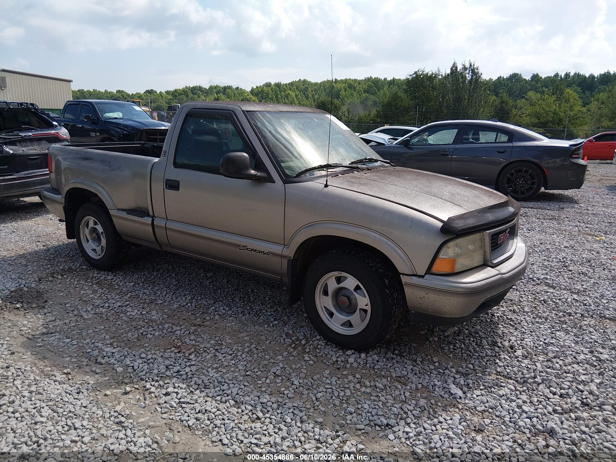 1998 GMC Sonoma SLS, VIN 1GTCS14X6W8510111 — Normal wear