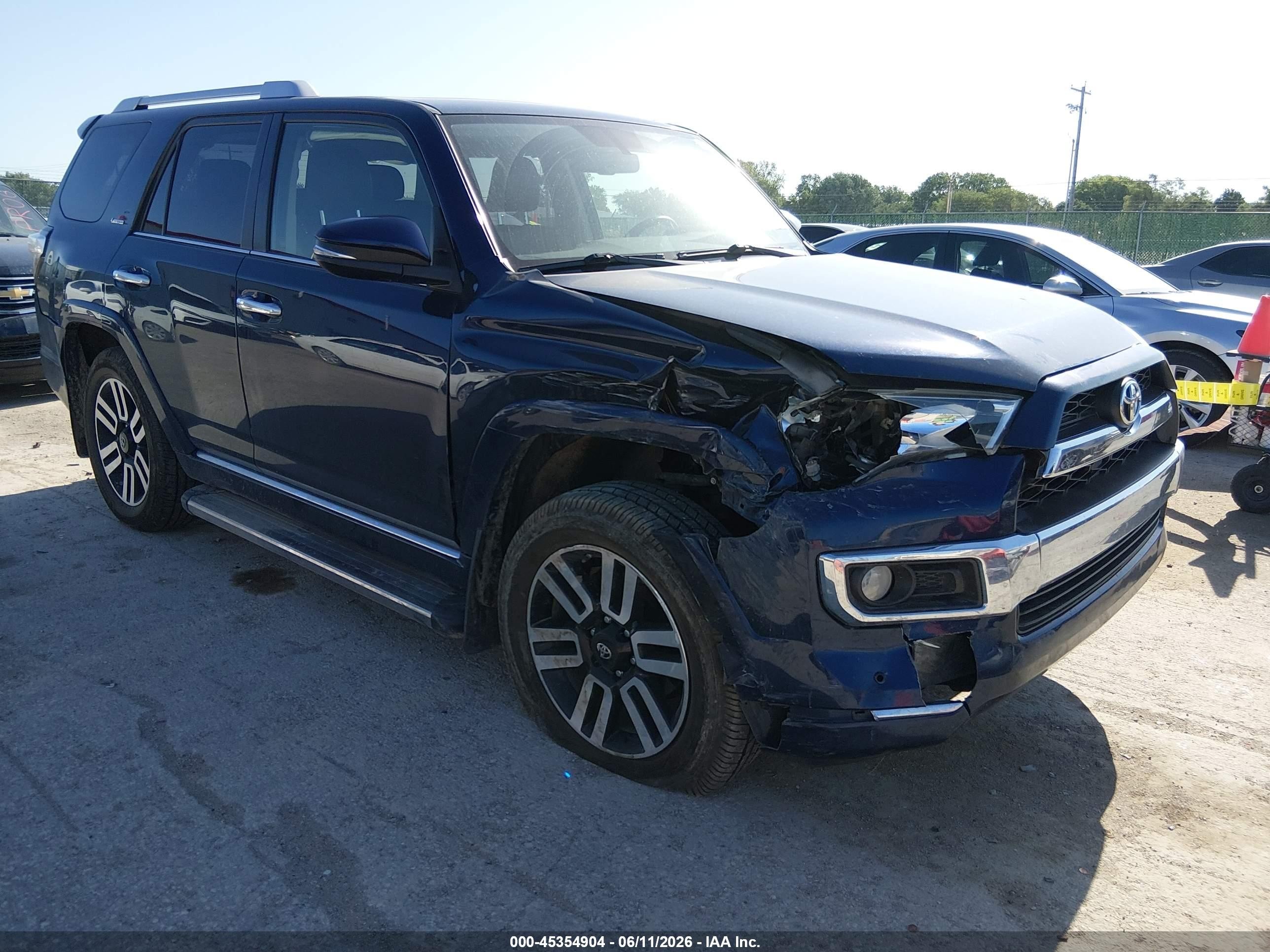 2017 Toyota 4Runner TRD Off Road Premium, VIN JTEBU5JR7H5469989 — Front end