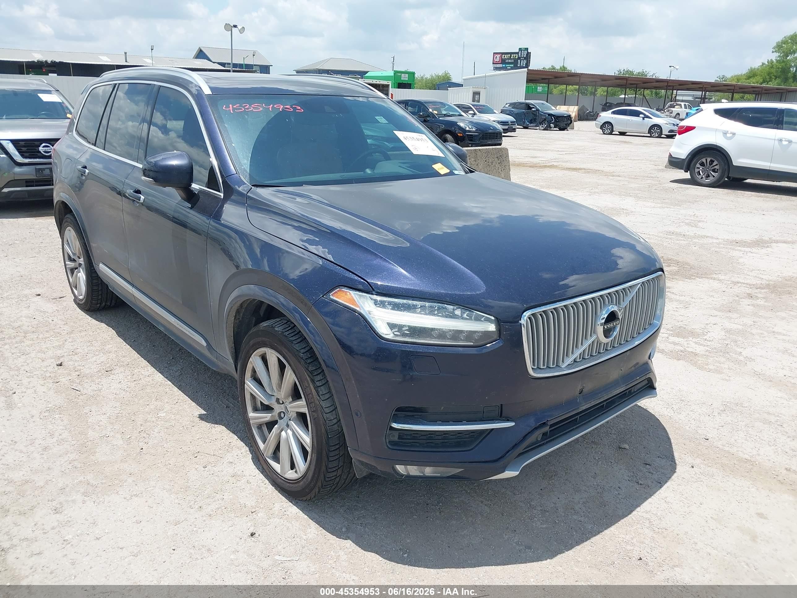 2017 Volvo XC90 Inscription, VIN YV4A22PL7H1179120 — Зад