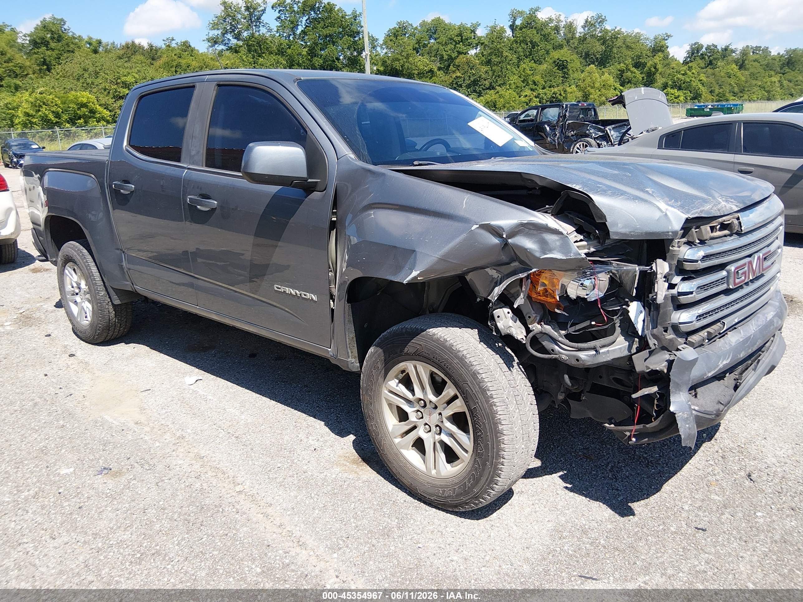 2019 GMC Canyon 2WD SLE, VIN 1GTG5CEN5K1100789 — Front end