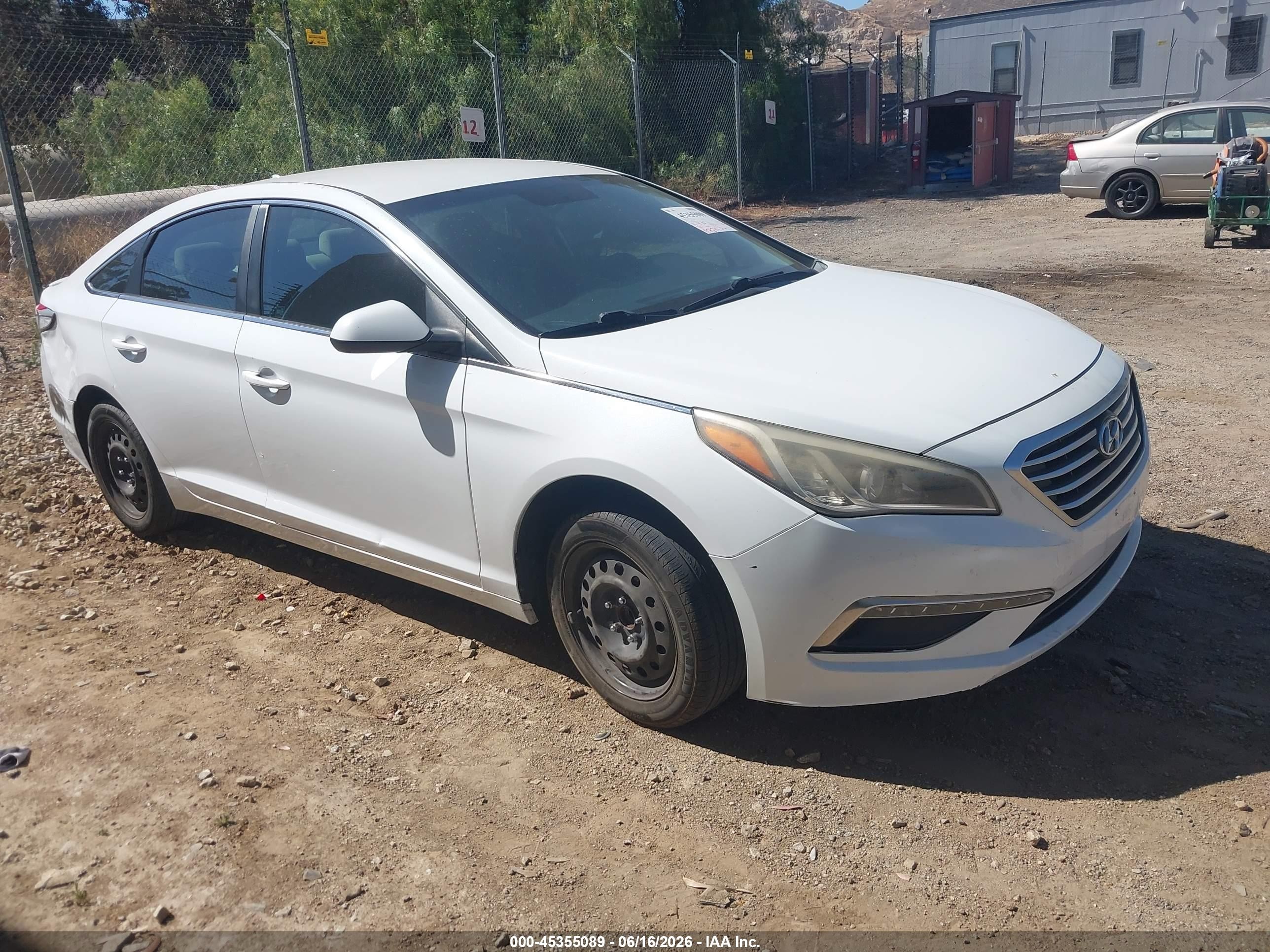 2015 Hyundai Sonata SE, VIN 5NPE24AF5FH197284 — Stripped