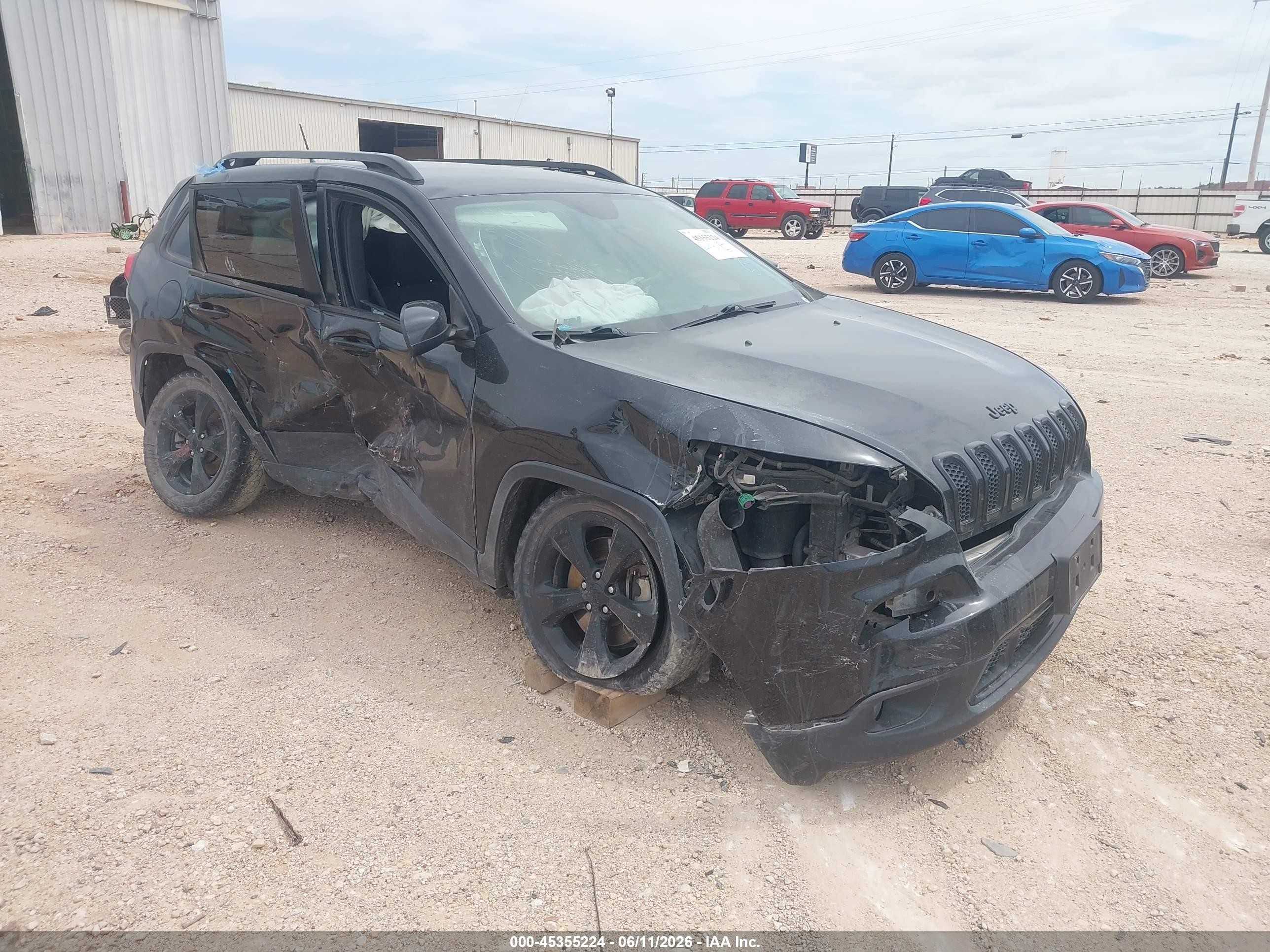 2015 Jeep Cherokee Latitude, VIN 1C4PJLCSXFW742079 — Бок