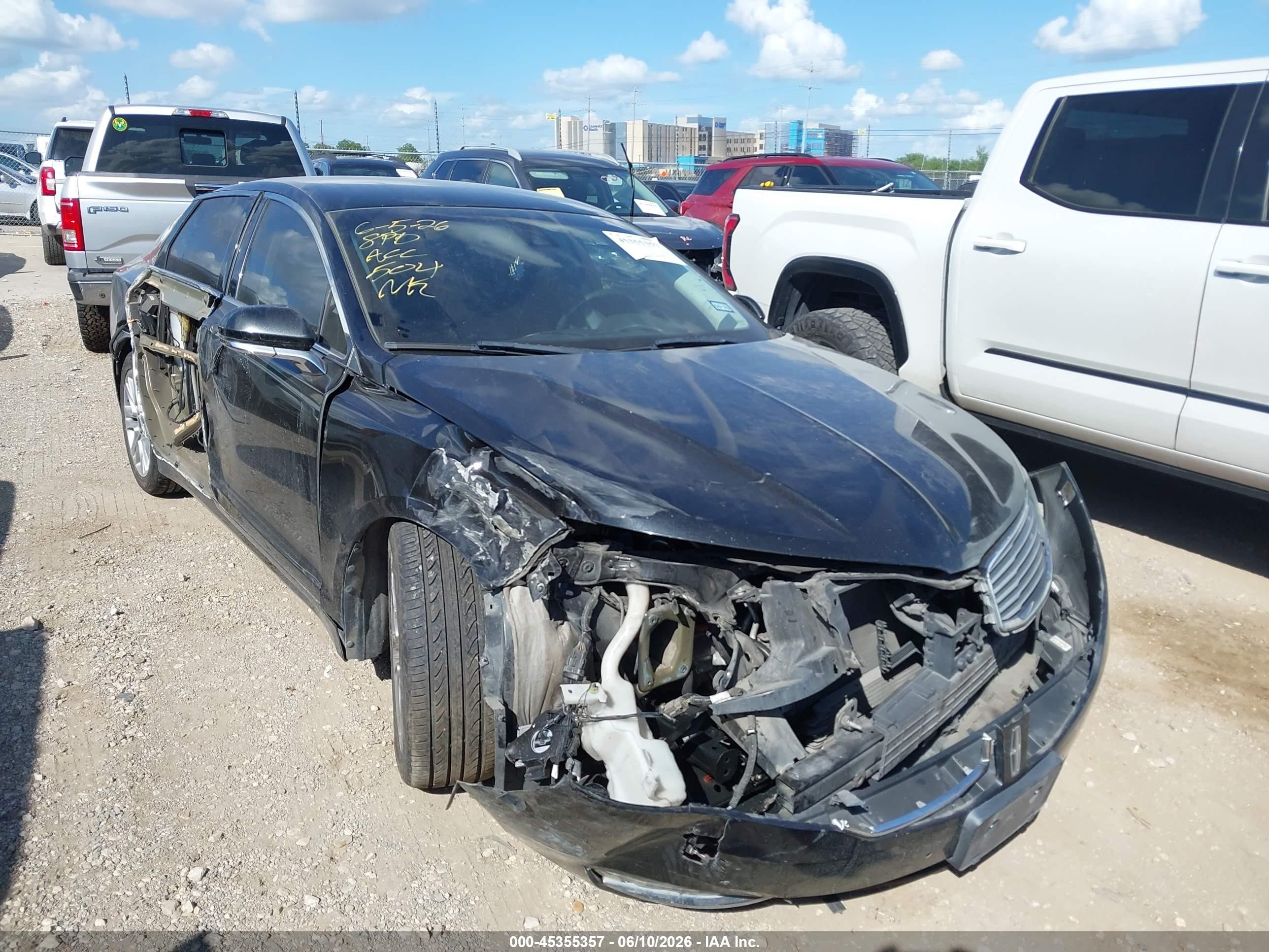 2013 Lincoln MKZ Hybrid, VIN 3LN6L2LU5DR821673 — Front end