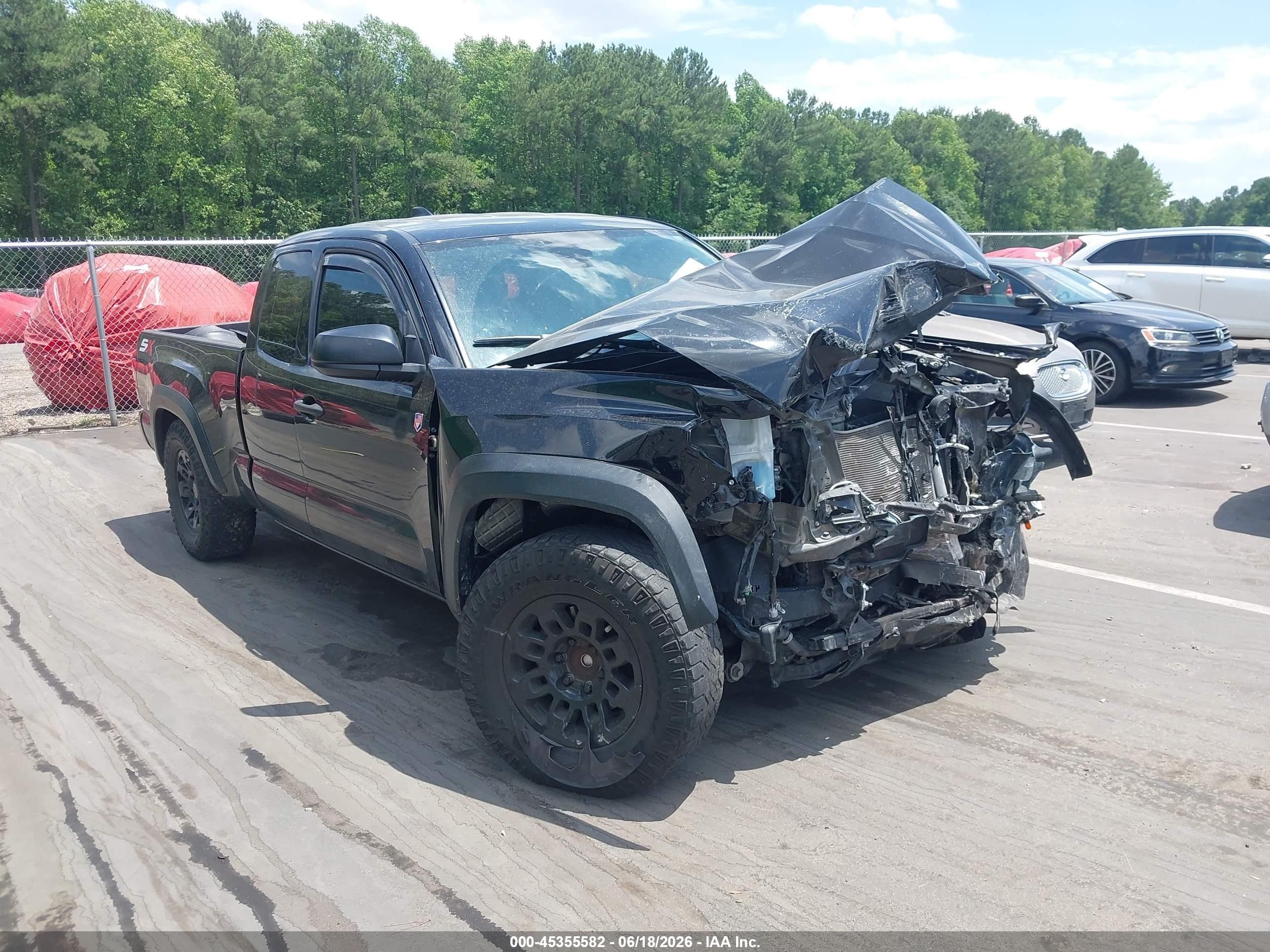 2021 Toyota Tacoma SR, VIN 3TYRX5GNXMT022385 — Front end