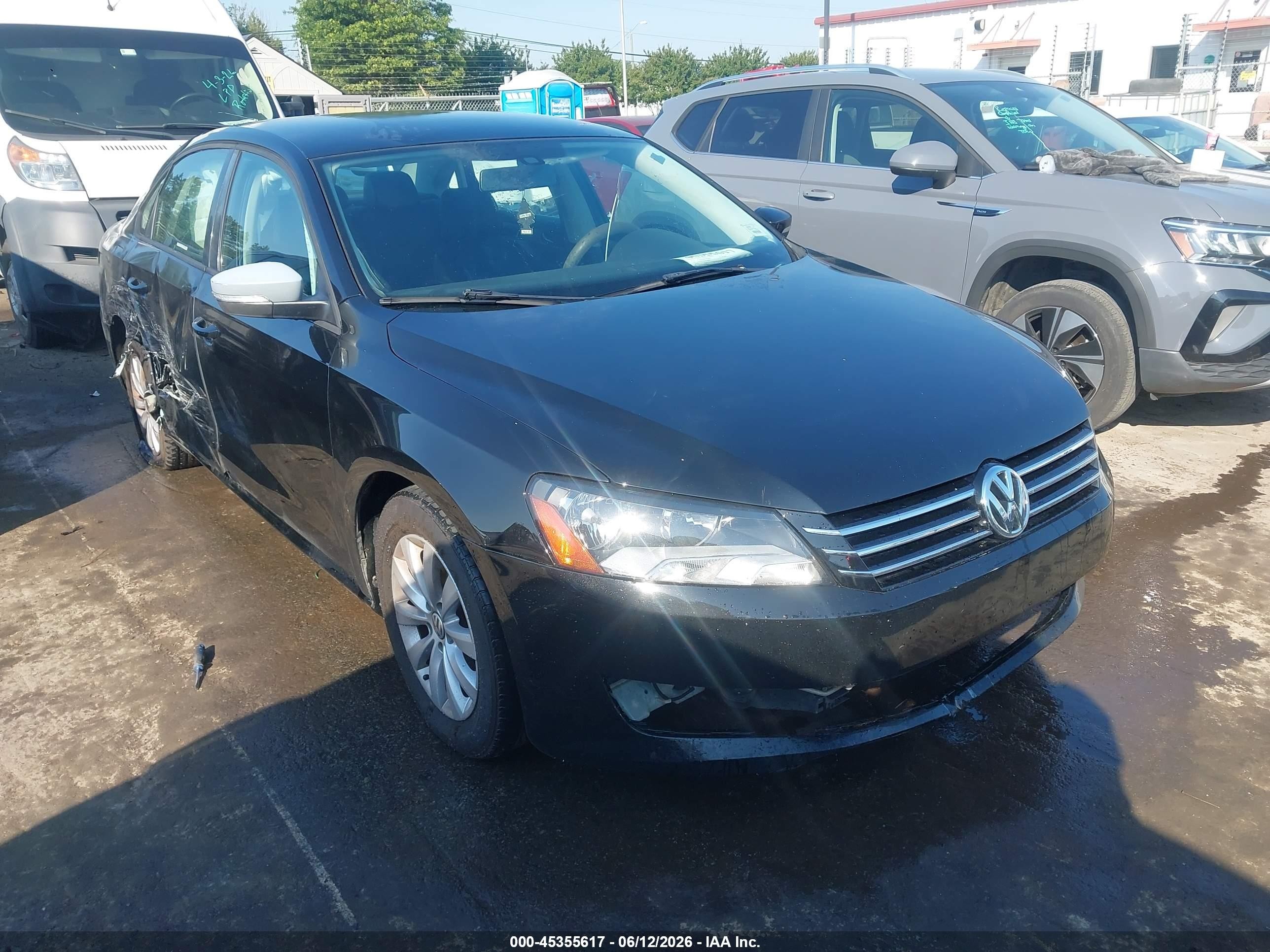 2014 Volkswagen Passat S, VIN 1VWAP7A37EC008262 — Side
