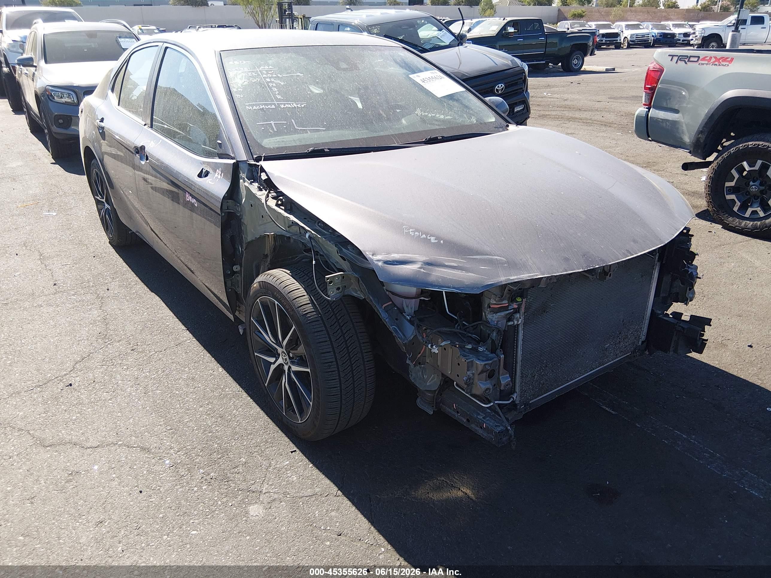2022 Toyota Camry SE, VIN 4T1G11AKXNU681376 — Front end