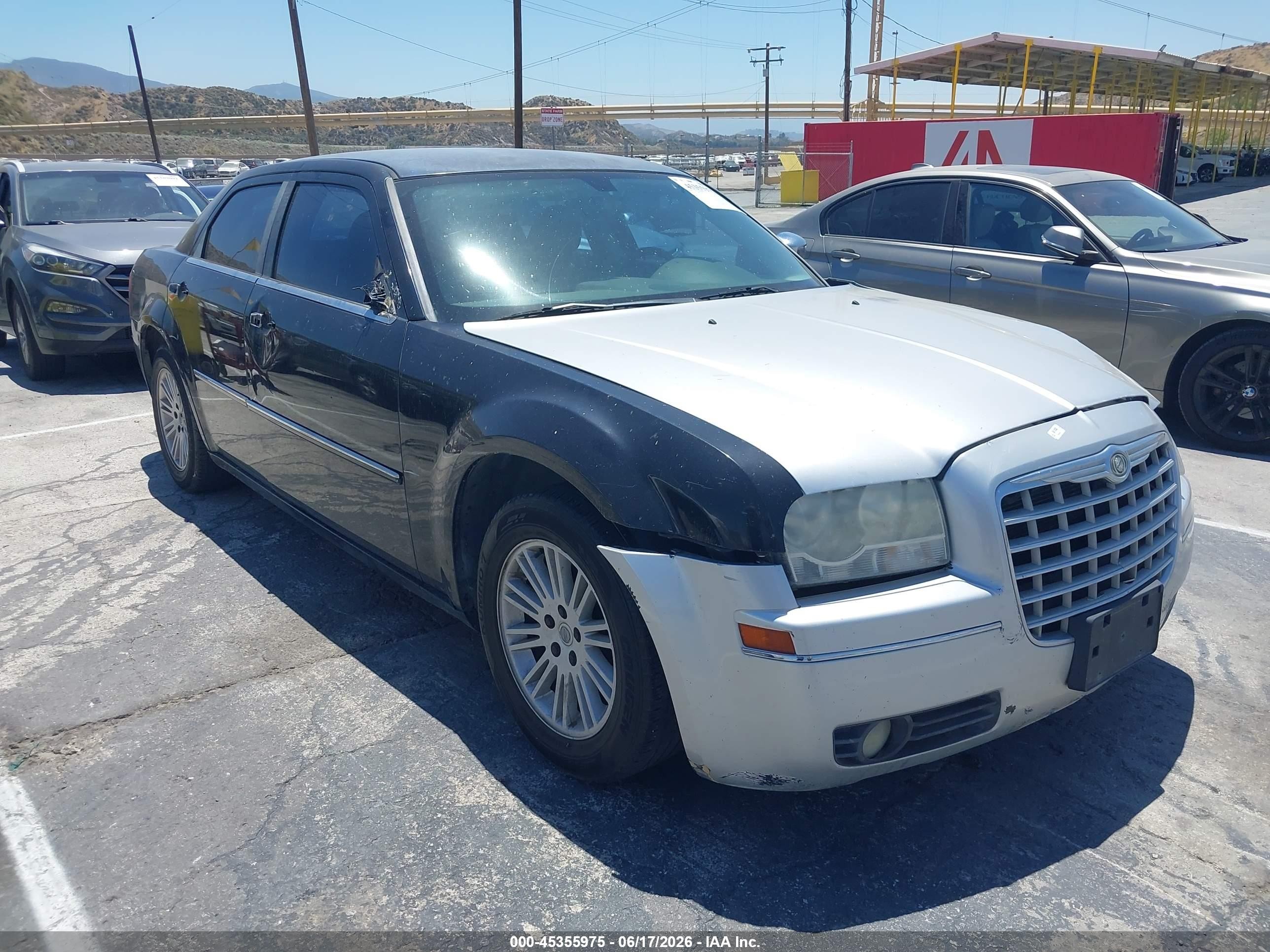 2010 Chrysler 300 Touring, VIN 2C3CA4CD4AH185364 — Side