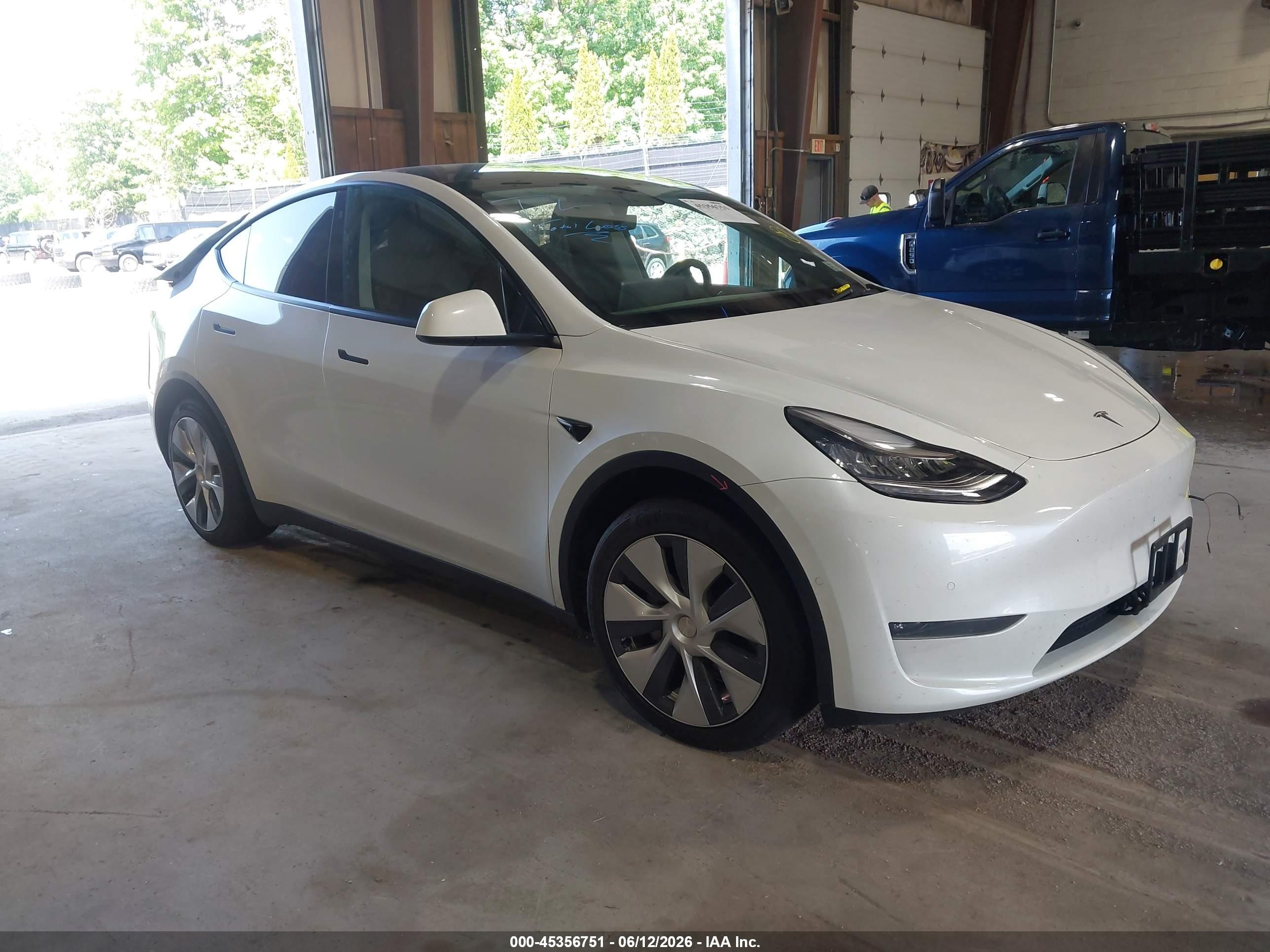 2020 Tesla Model Y Long Range, VIN 5YJYGDEE0LF050428 — Electrical