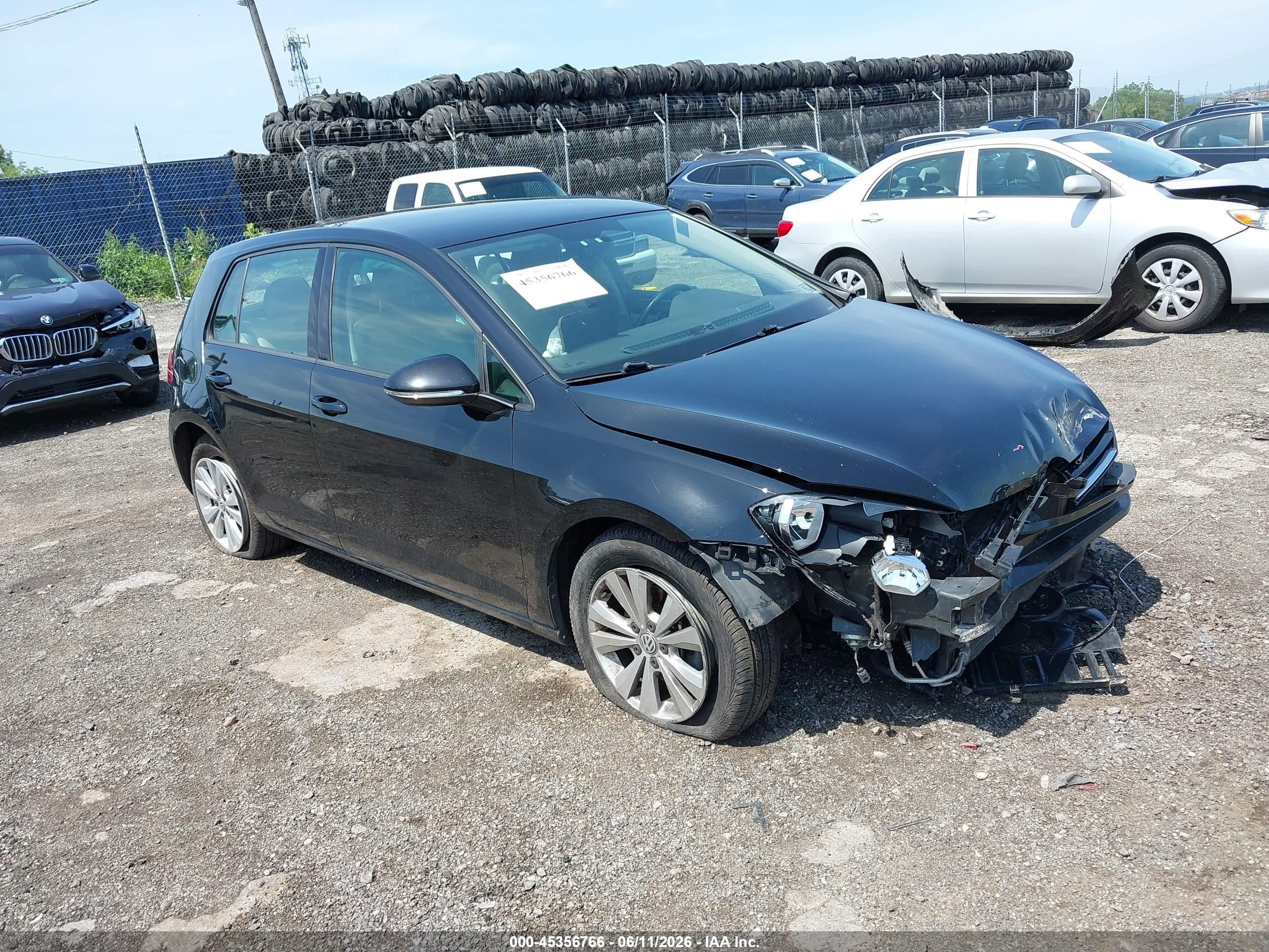 2015 Volkswagen Golf S, VIN 3VW2A7AU1FM029297 — Front end