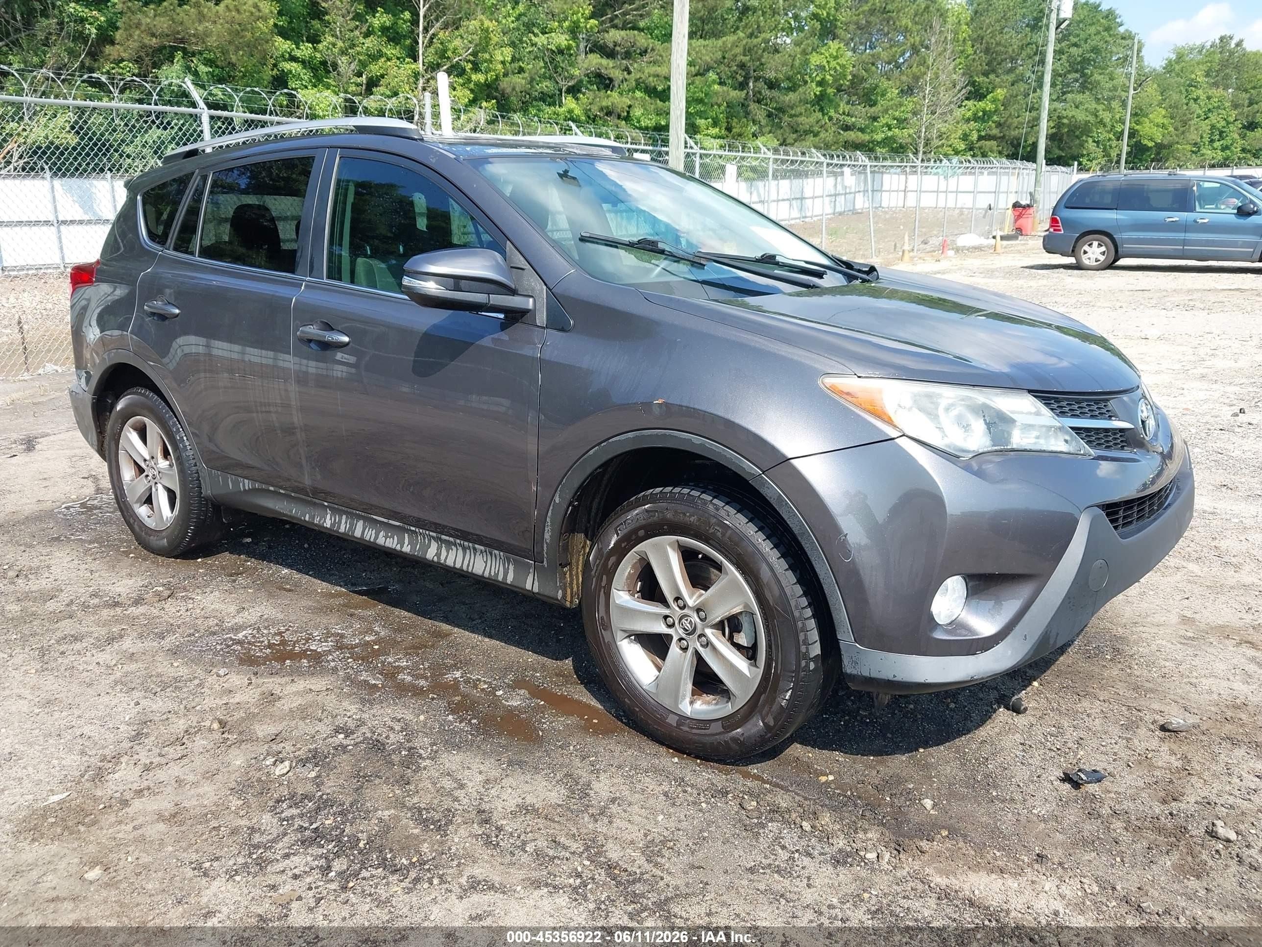 2015 Toyota RAV4 XLE, VIN 2T3WFREVXFW209445 — Side