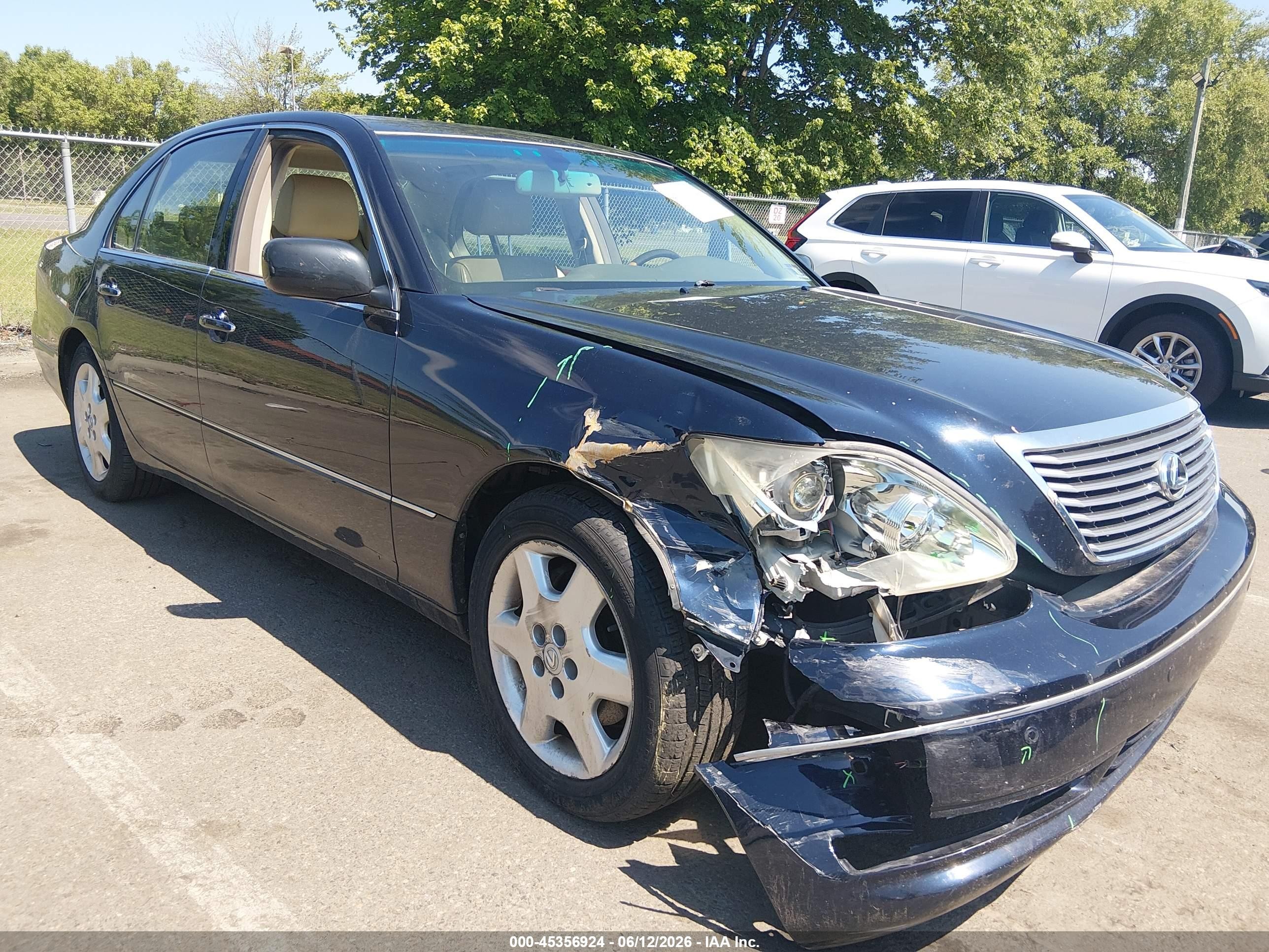 2005 Lexus LS 430, VIN JTHBN36F455006707 — Front end