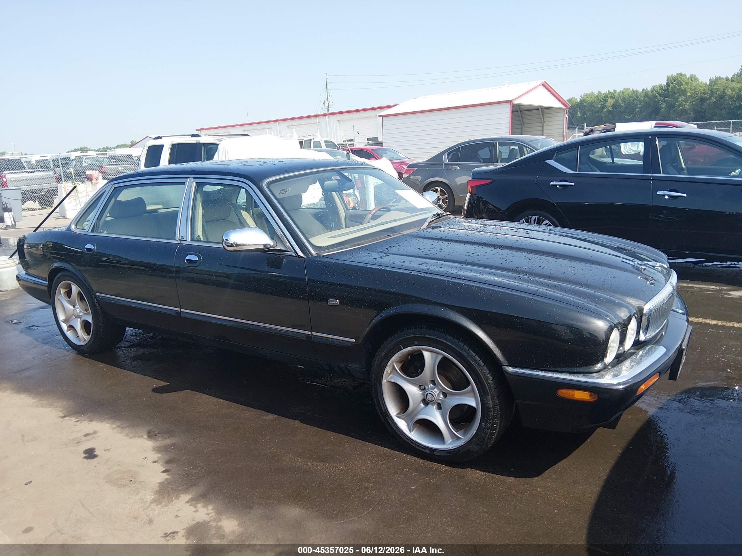 2002 Jaguar XJ Vanden Plas, VIN SAJDA24C02LF41652 — Side