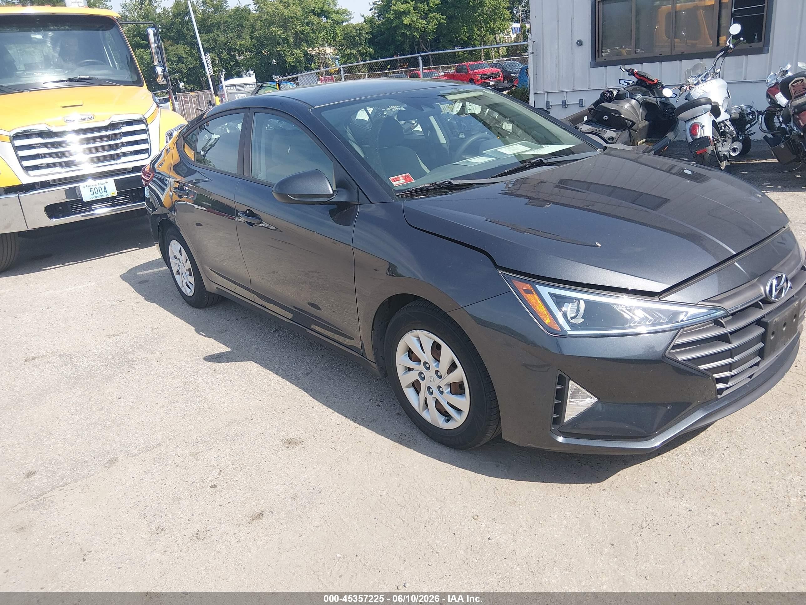 2020 Hyundai Elantra SE, VIN 5NPD74LF2LH612048 — Normal wear
