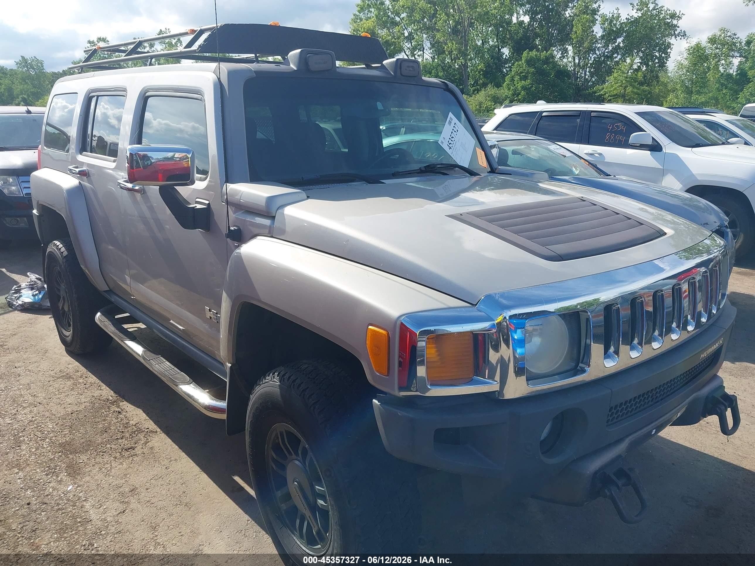 2007 Hummer H3 SUV, VIN 5GTDN13E478197131 — Side