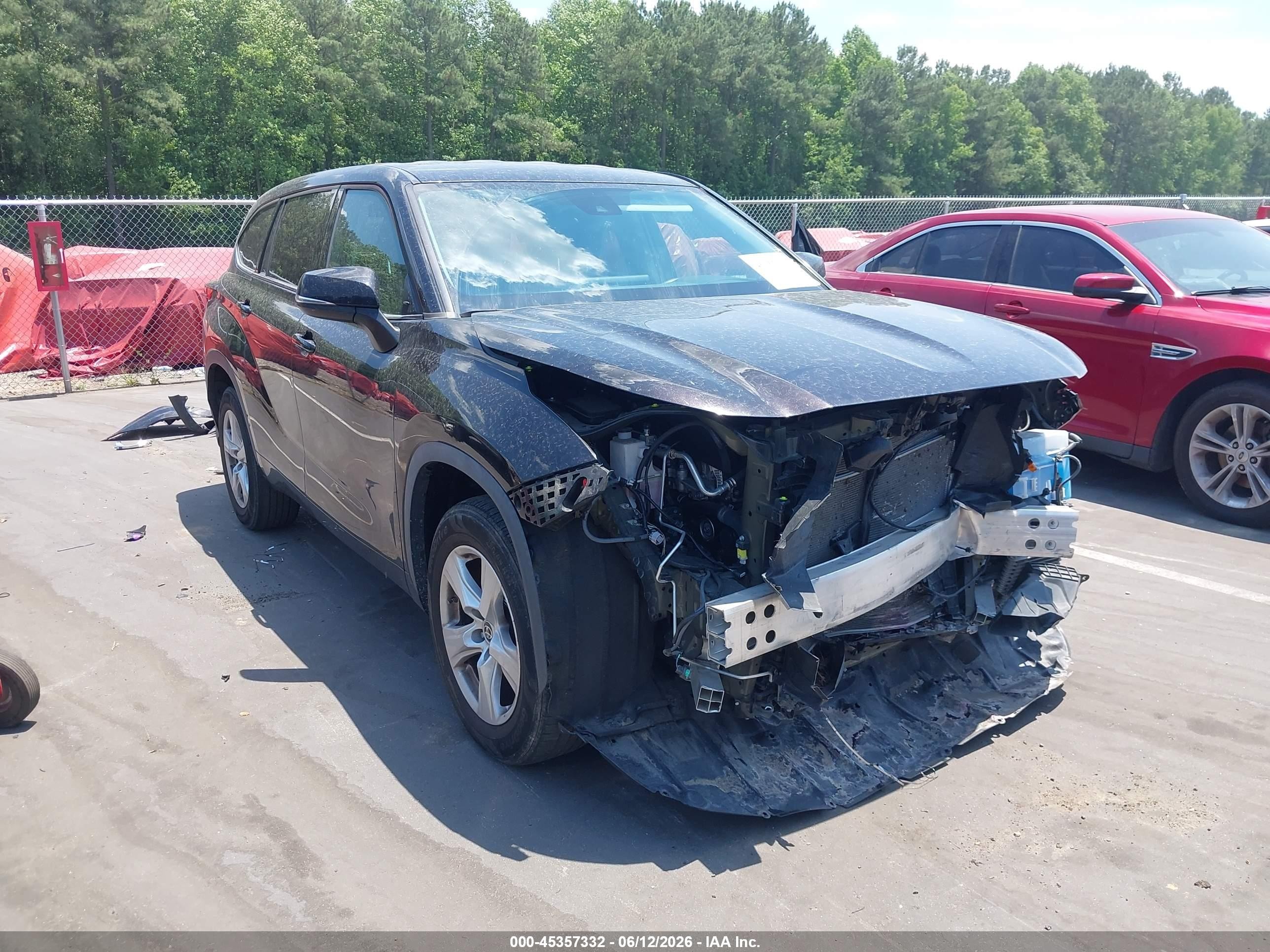 2022 Toyota Highlander LE, VIN 5TDZZRAH5NS116921 — Front end