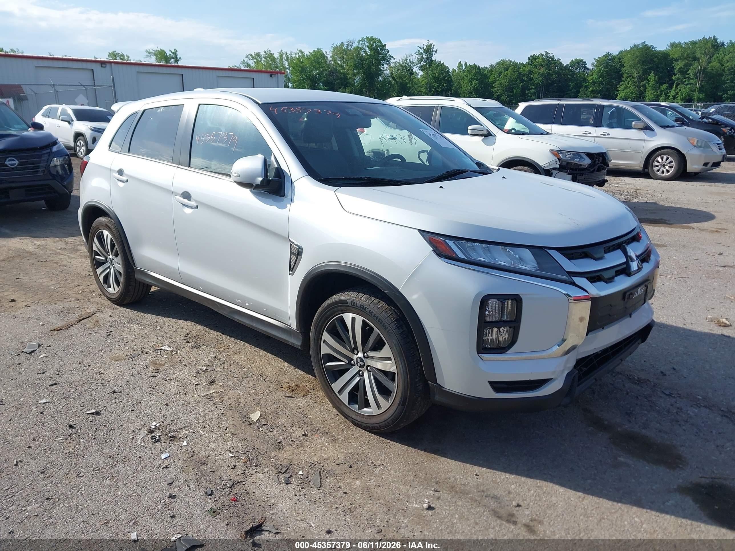 2022 Mitsubishi Outlander ES, VIN JA4ARUAU6NU011033 — Front end