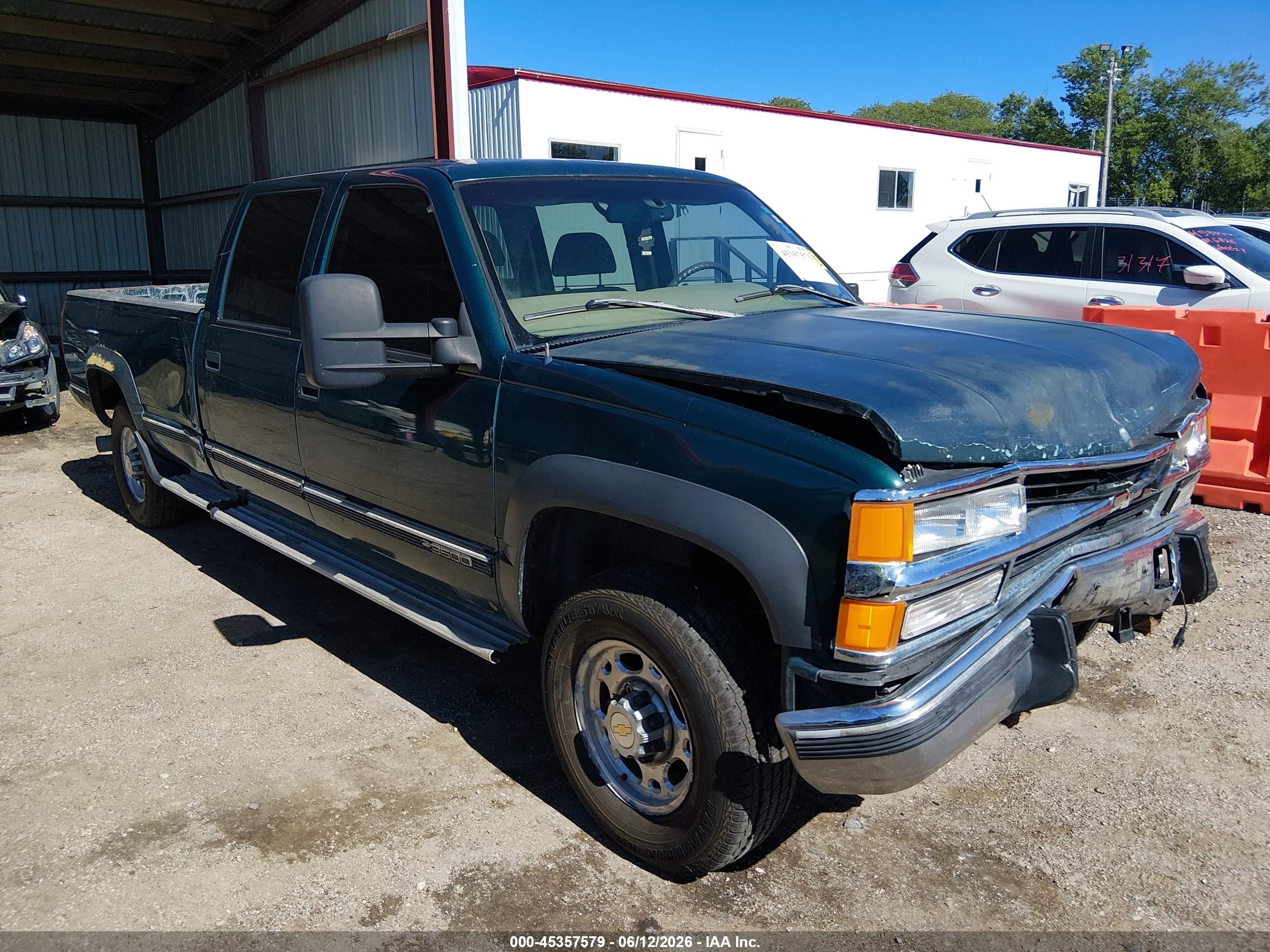 1997 Chevrolet Silverado 3500, VIN 1GCHK33F7VF052938 — Перед