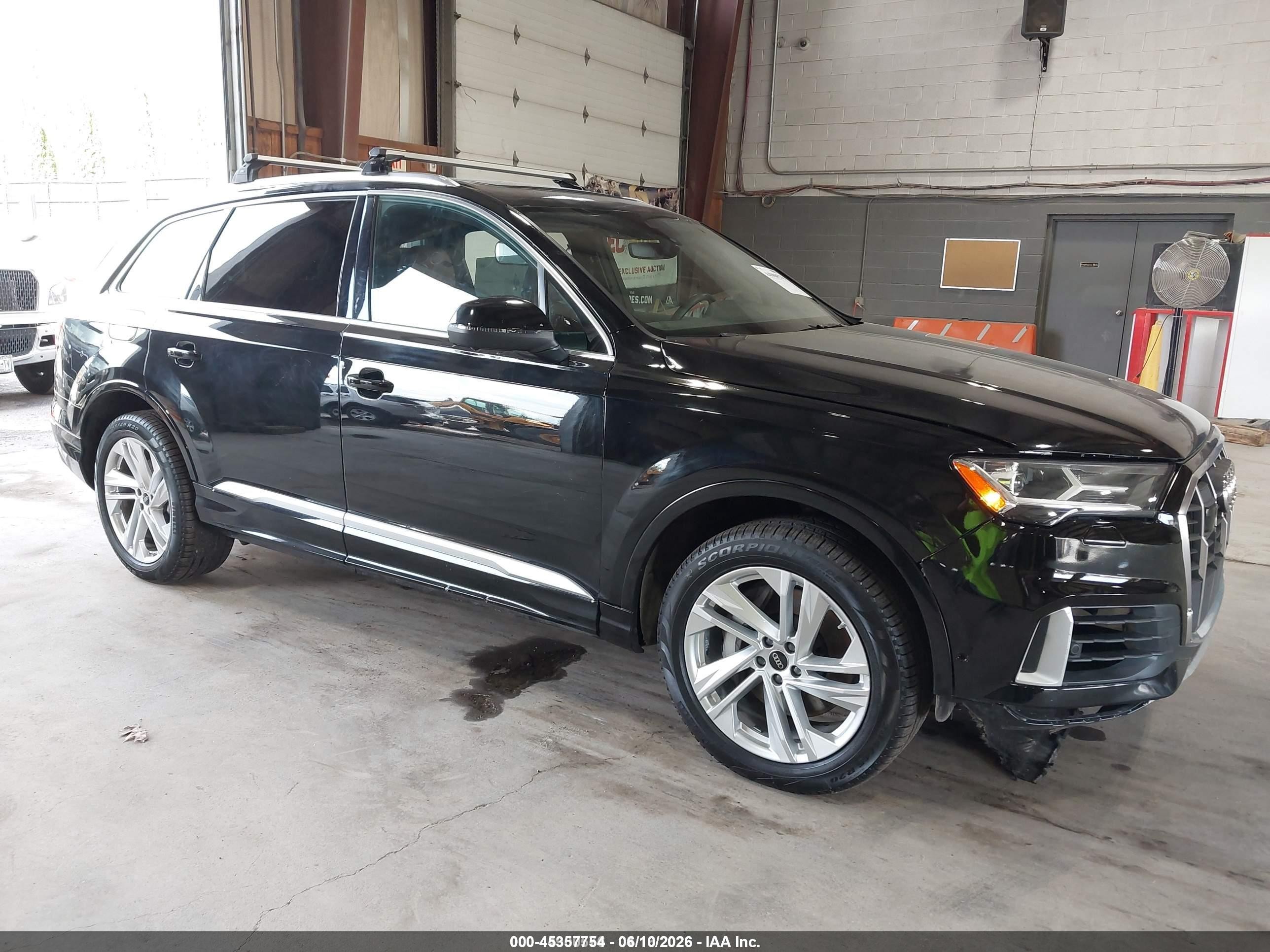 2024 Audi Q7 Premium, VIN WA1ACBF71RD007194 — Бок