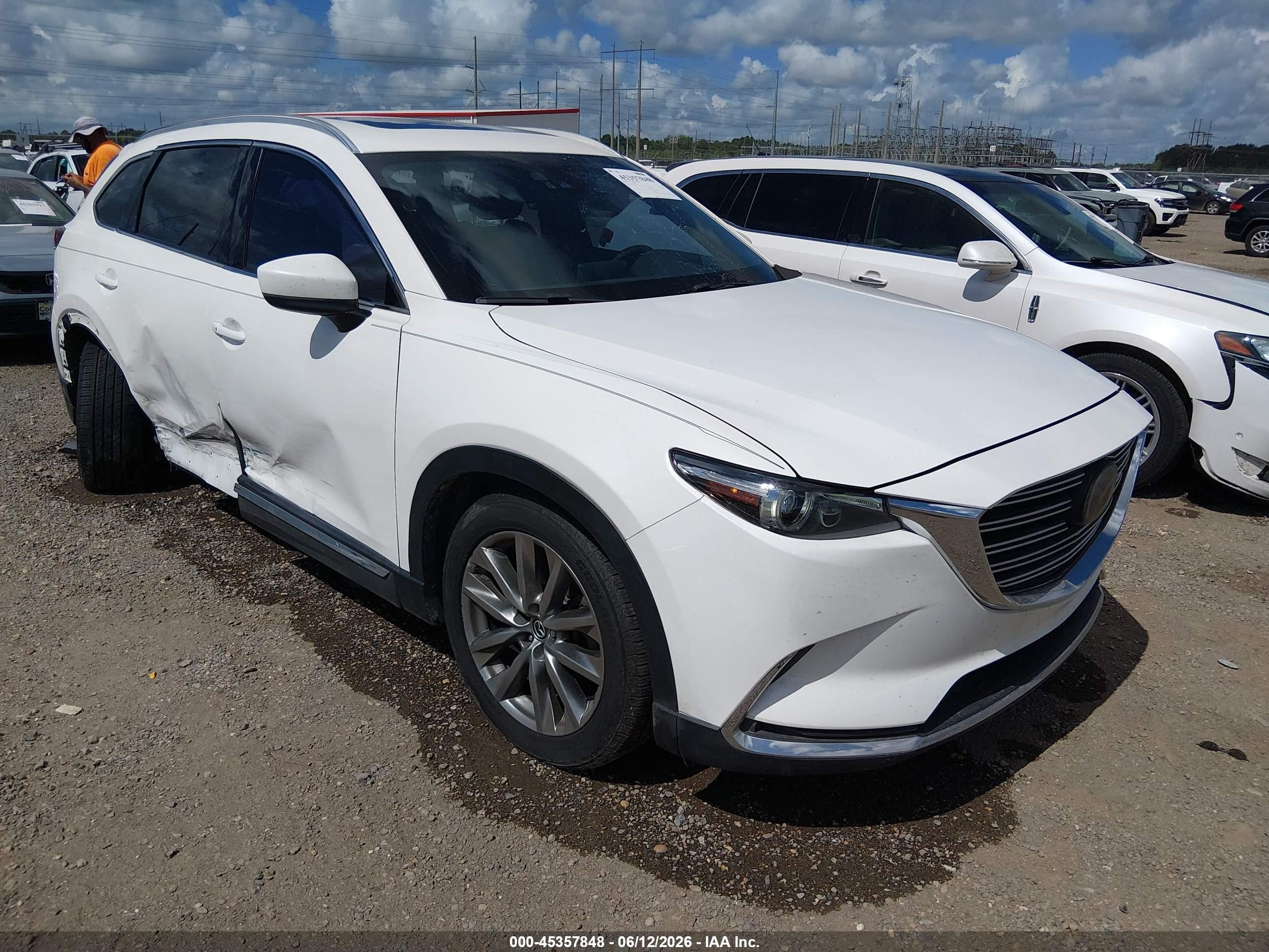 2017 Mazda CX-9 Signature, VIN JM3TCBEY0H0132905 — Бок