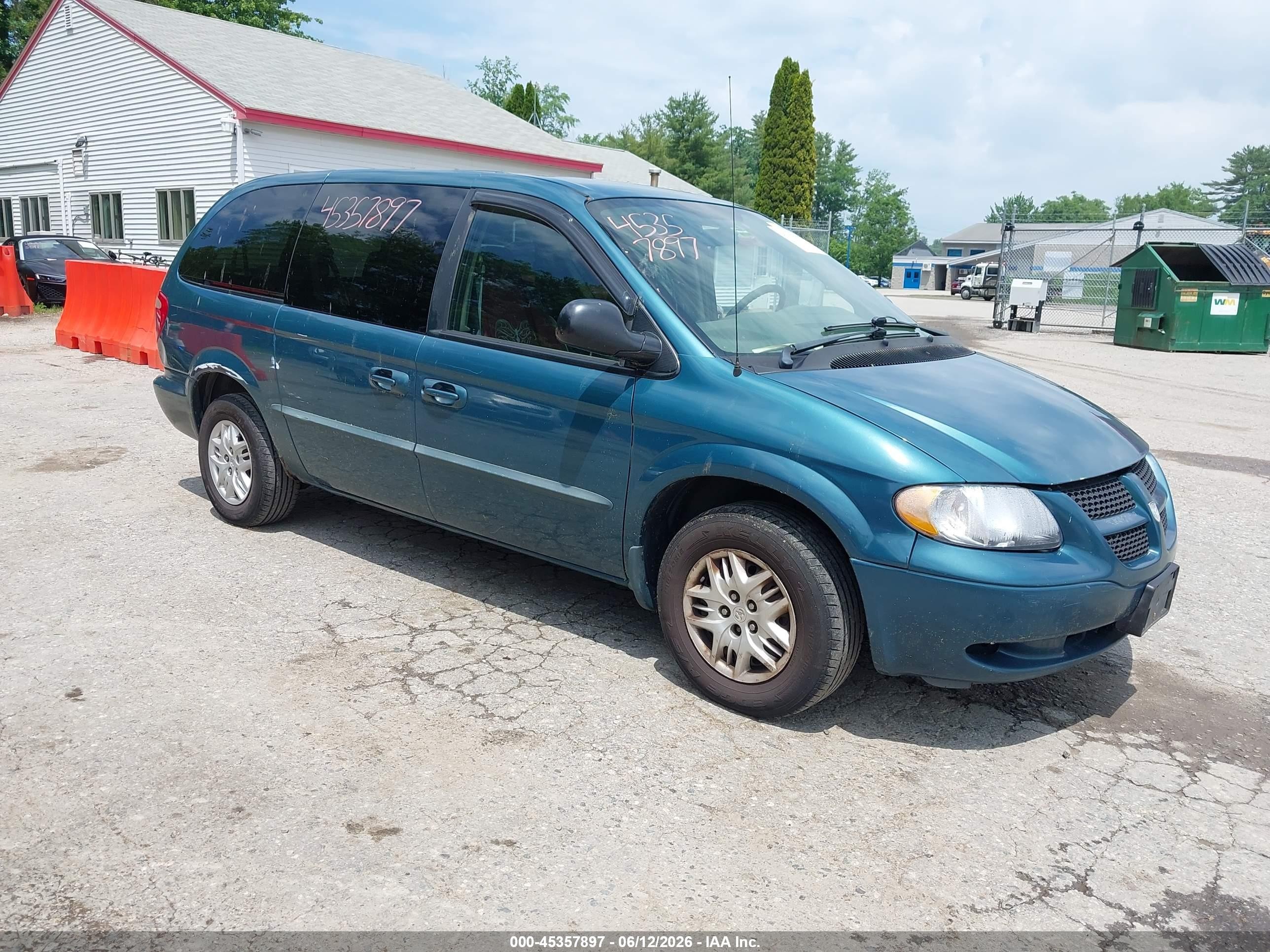 2002 Dodge Caravan Sport, VIN 1B4GP44372B670493 — Normal wear