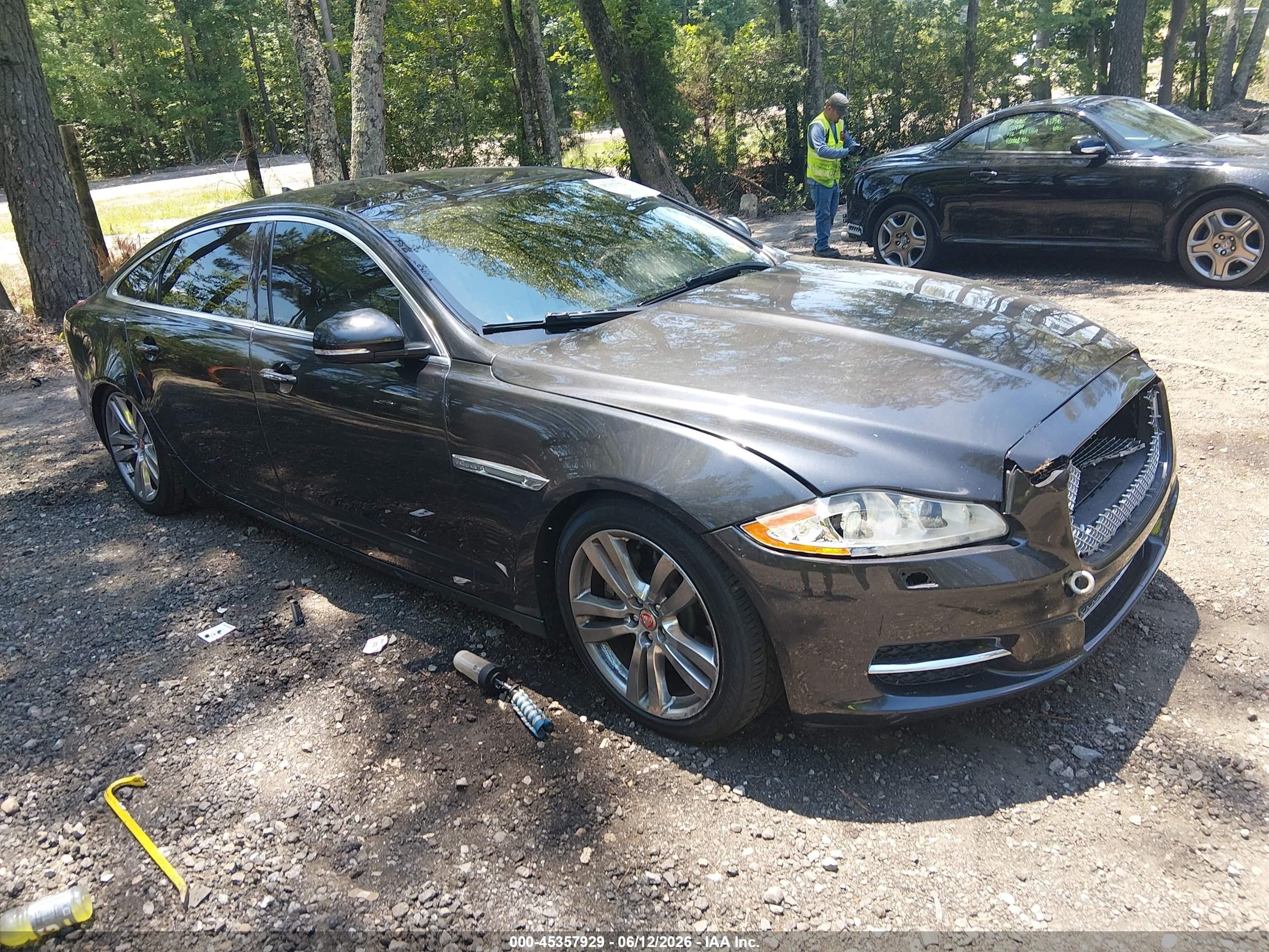 2014 Jaguar XJ Portfolio, VIN SAJWA2GZ3E8V60970 — Перед
