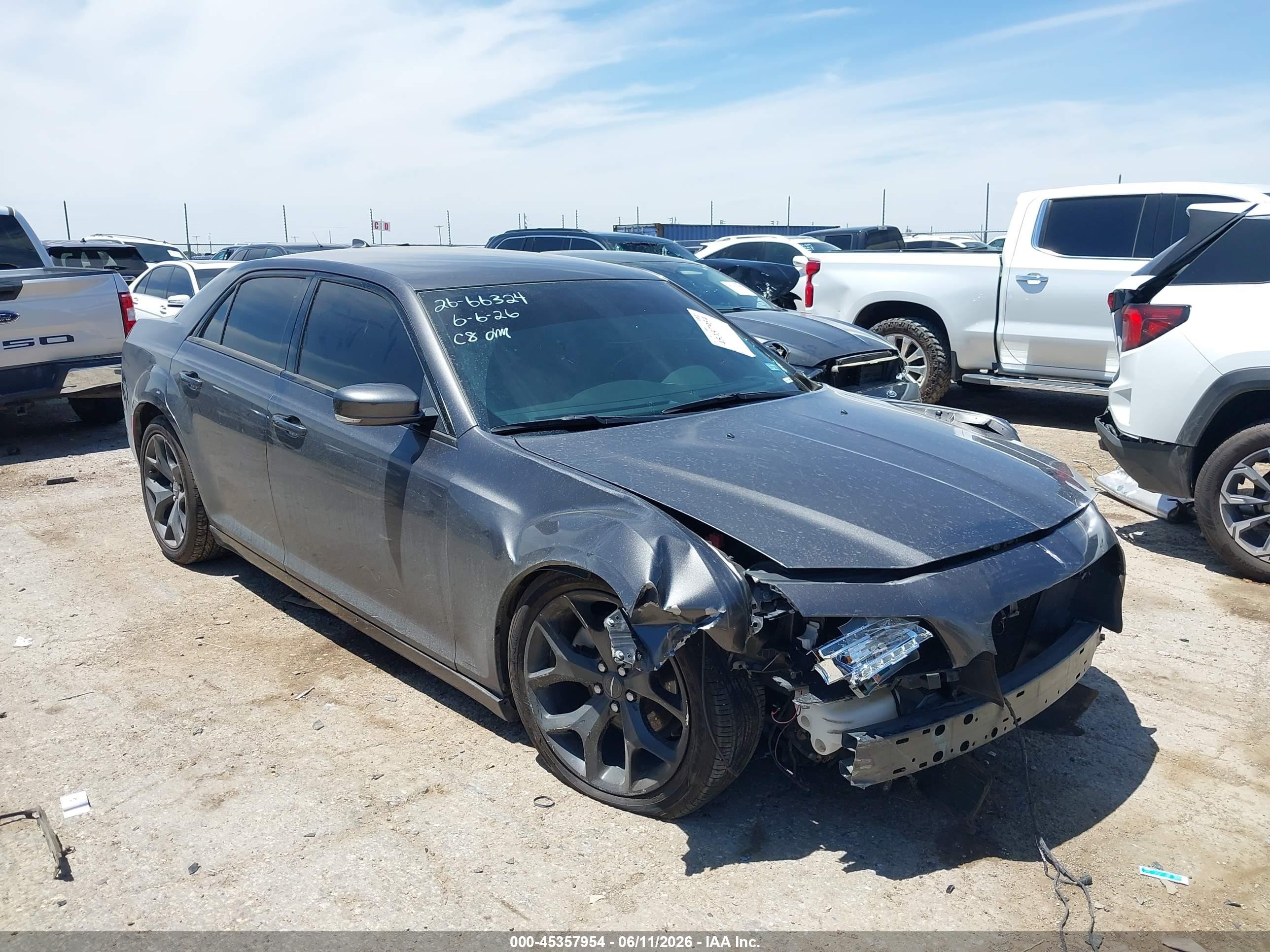 2021 Chrysler 300 S, VIN 2C3CCABG6MH636979 — Перед