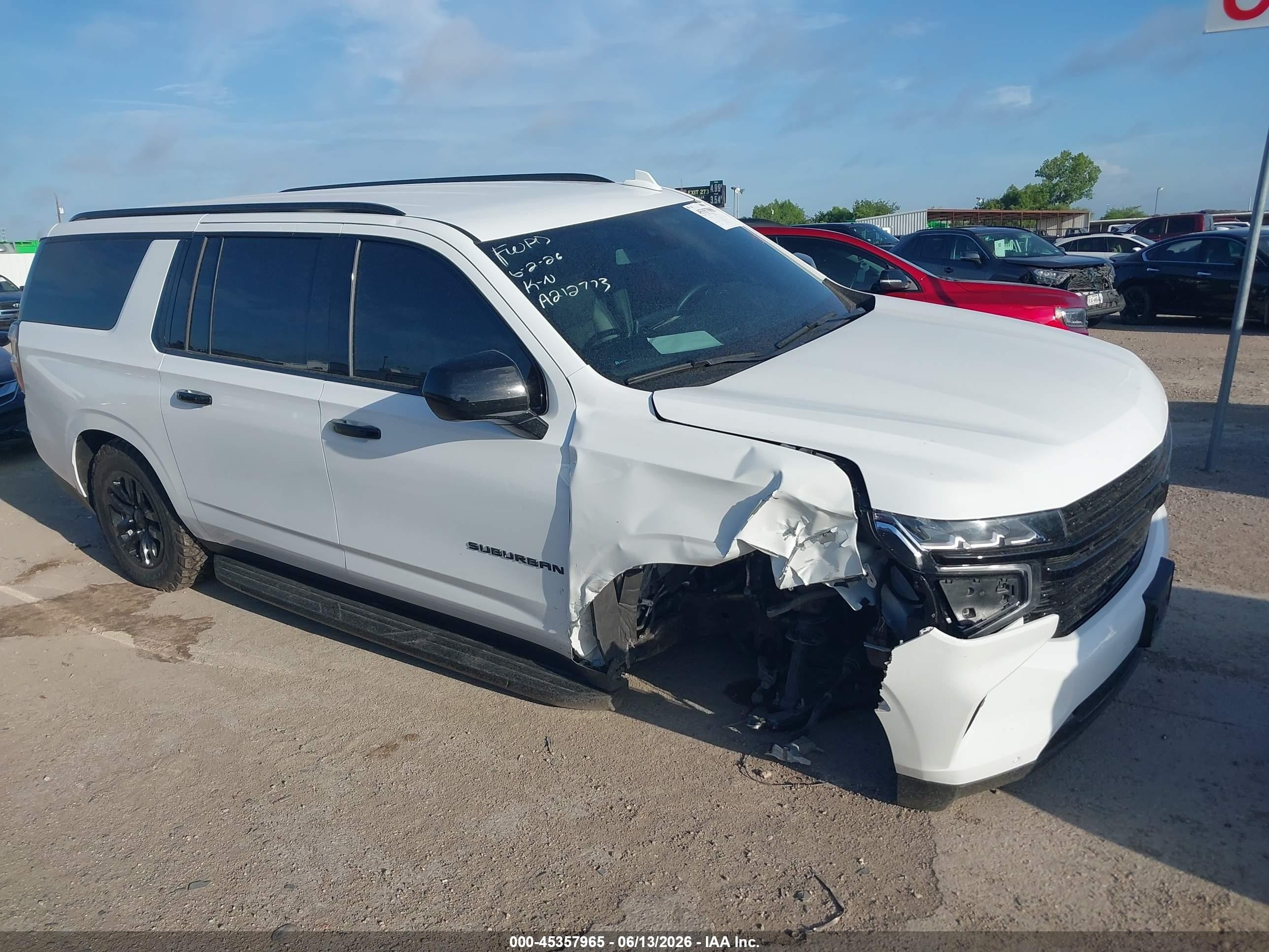 2024 Chevrolet Suburban LT, VIN 1GNSCCKD7RR272952 — Front end