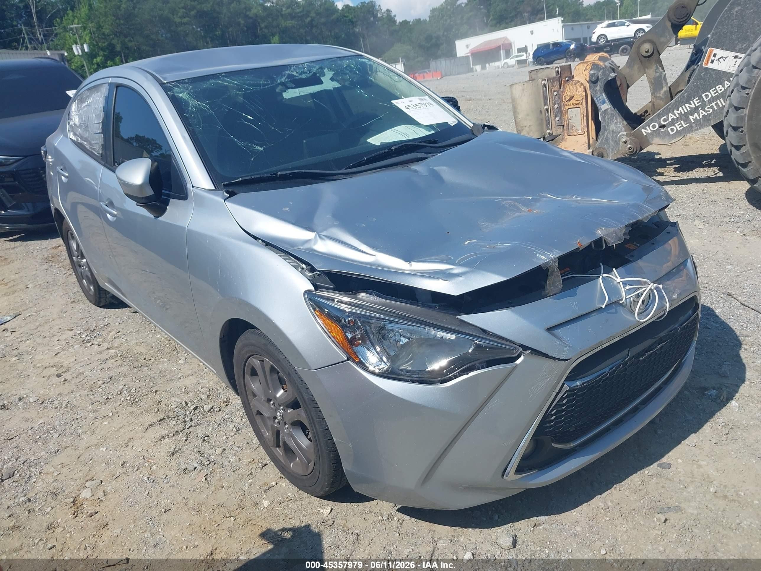 2019 Toyota Yaris LE, VIN 3MYDLBYV5KY504557 — Front end