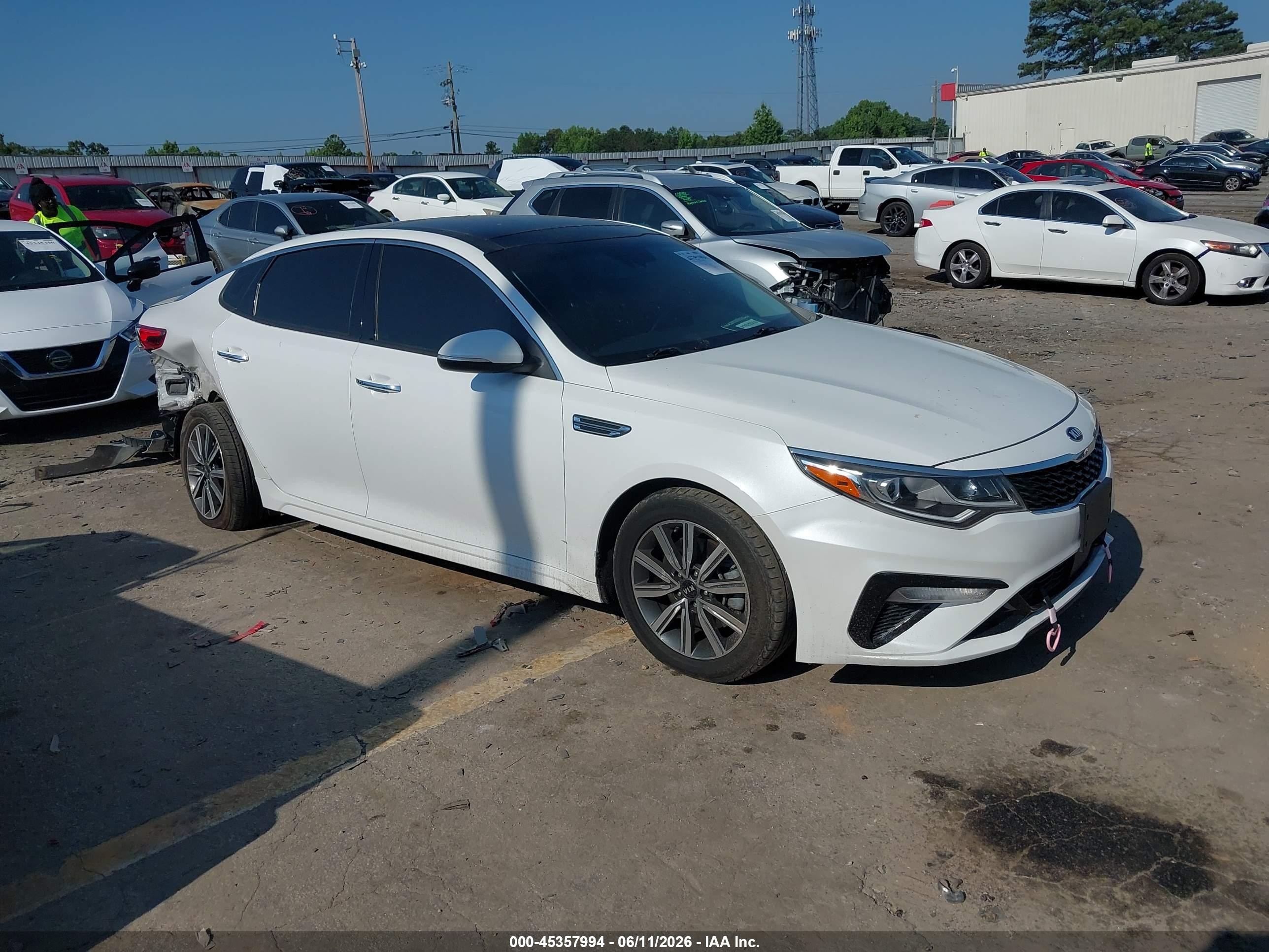 2019 Kia Optima EX, VIN 5XXGU4L16KG330709 — Rear end