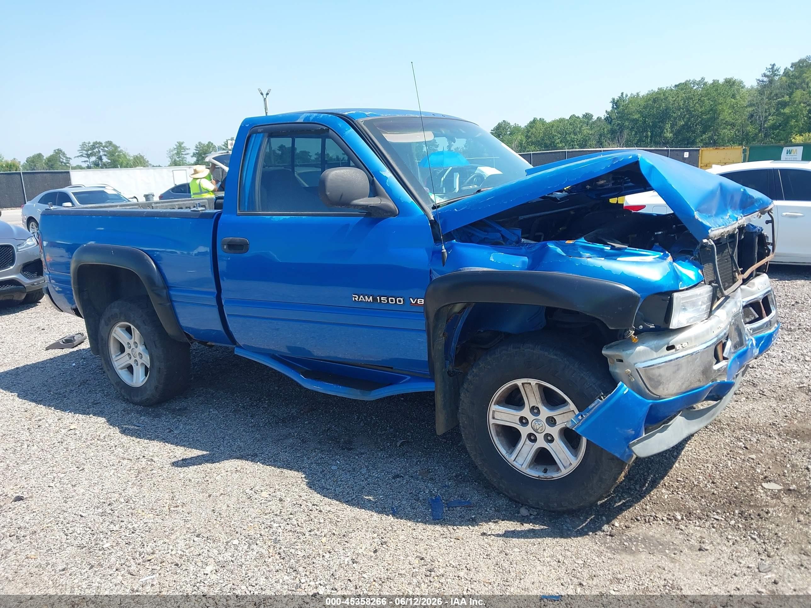 2000 Dodge 1500, VIN 1B7HF16Z1YS597804 — Перед