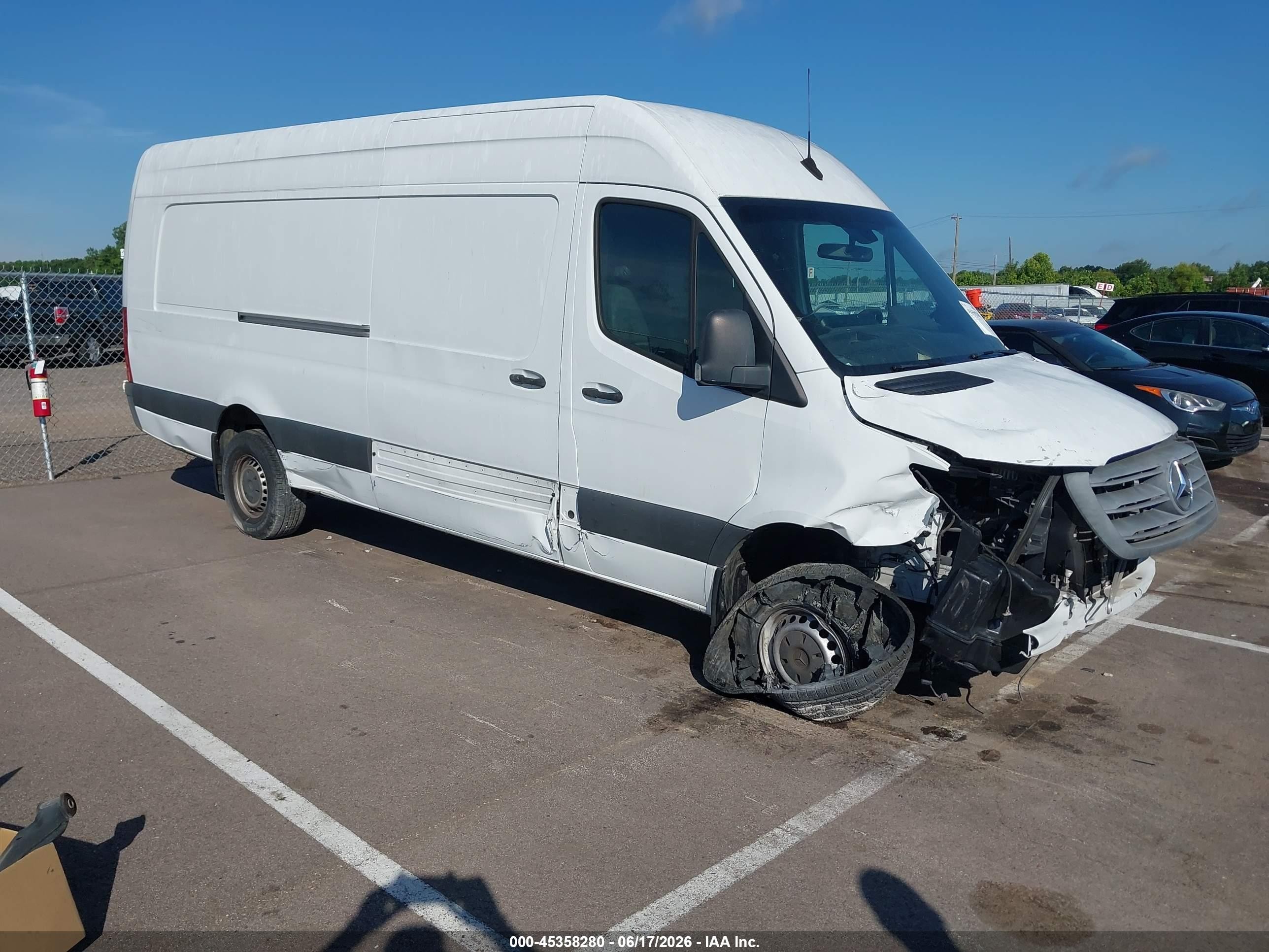 2019 Mercedes-Benz Sprinter, VIN WD4FF1CD0KT010340 — Перед