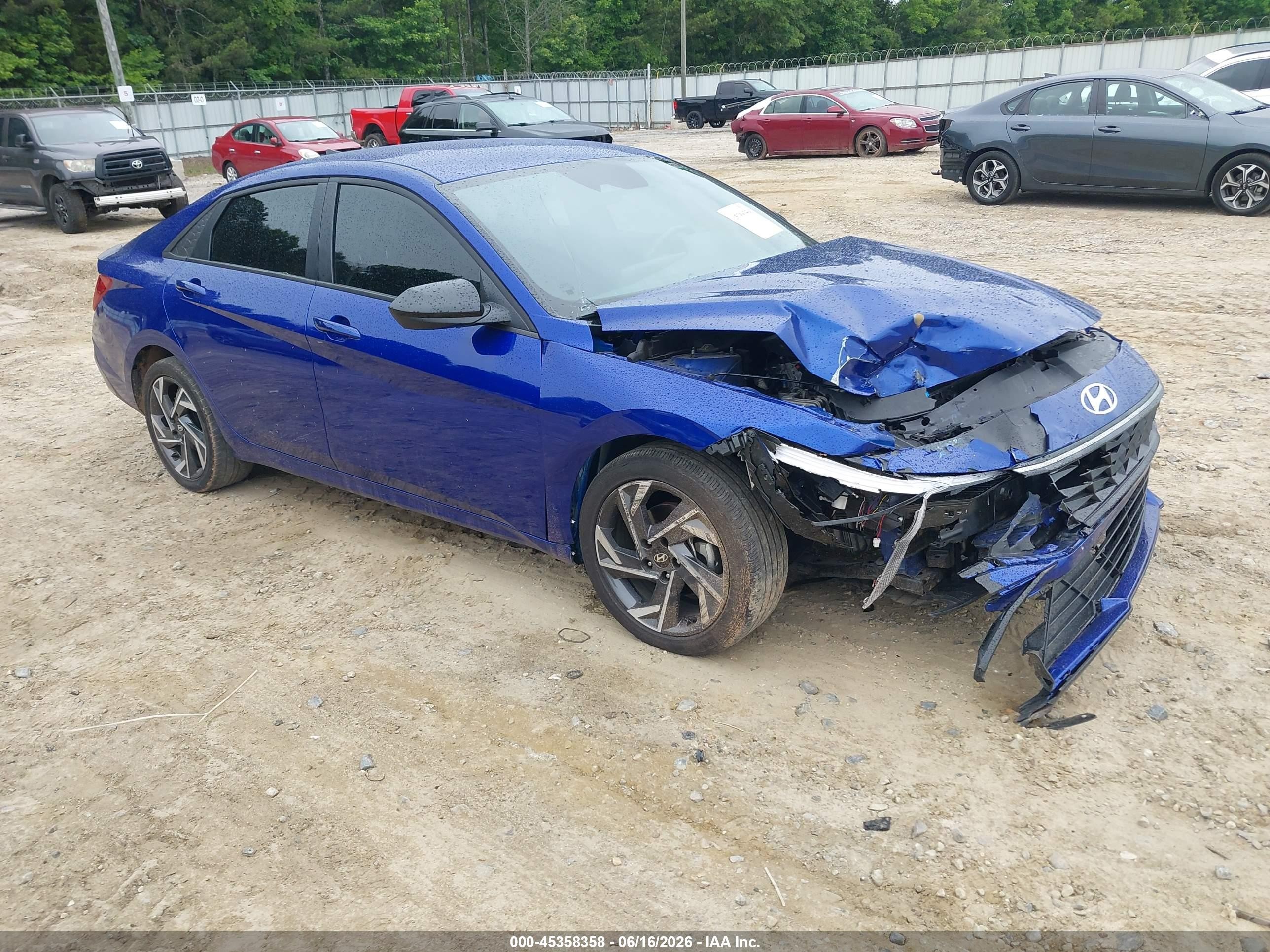 2025 Hyundai Elantra SEL Sport, VIN KMHLM4DG1SU996528 — Front end