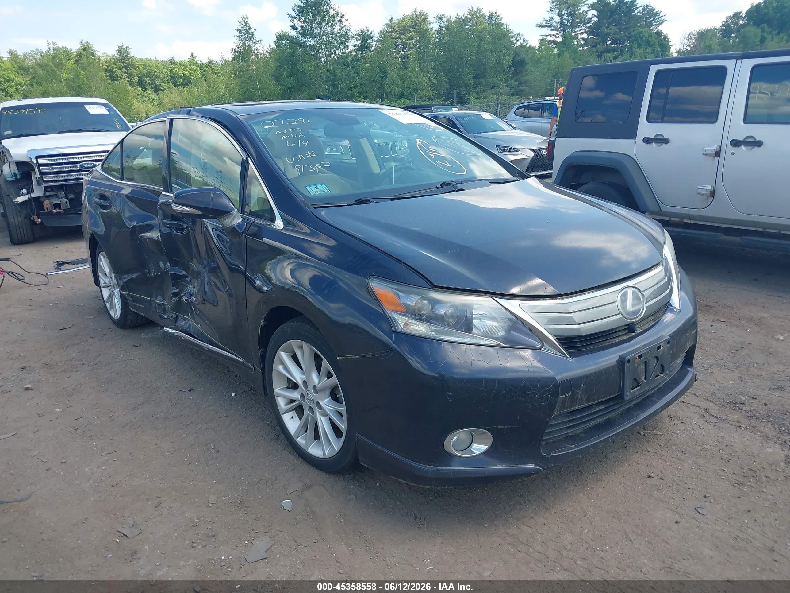2010 Lexus HS 250h Premium, VIN JTHBB1BA0A2009302 — Side