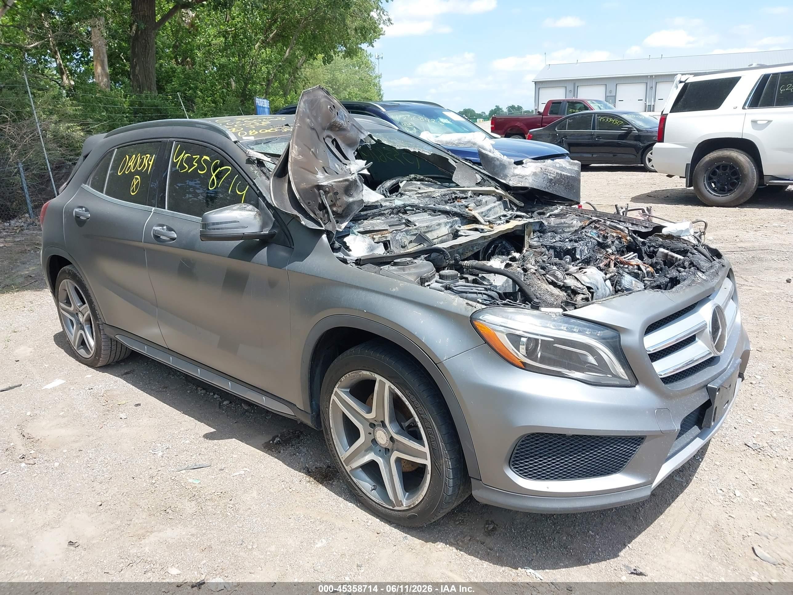 2015 Mercedes-Benz GLA 250, VIN WDCTG4GB2FJ080034 — Engine fire