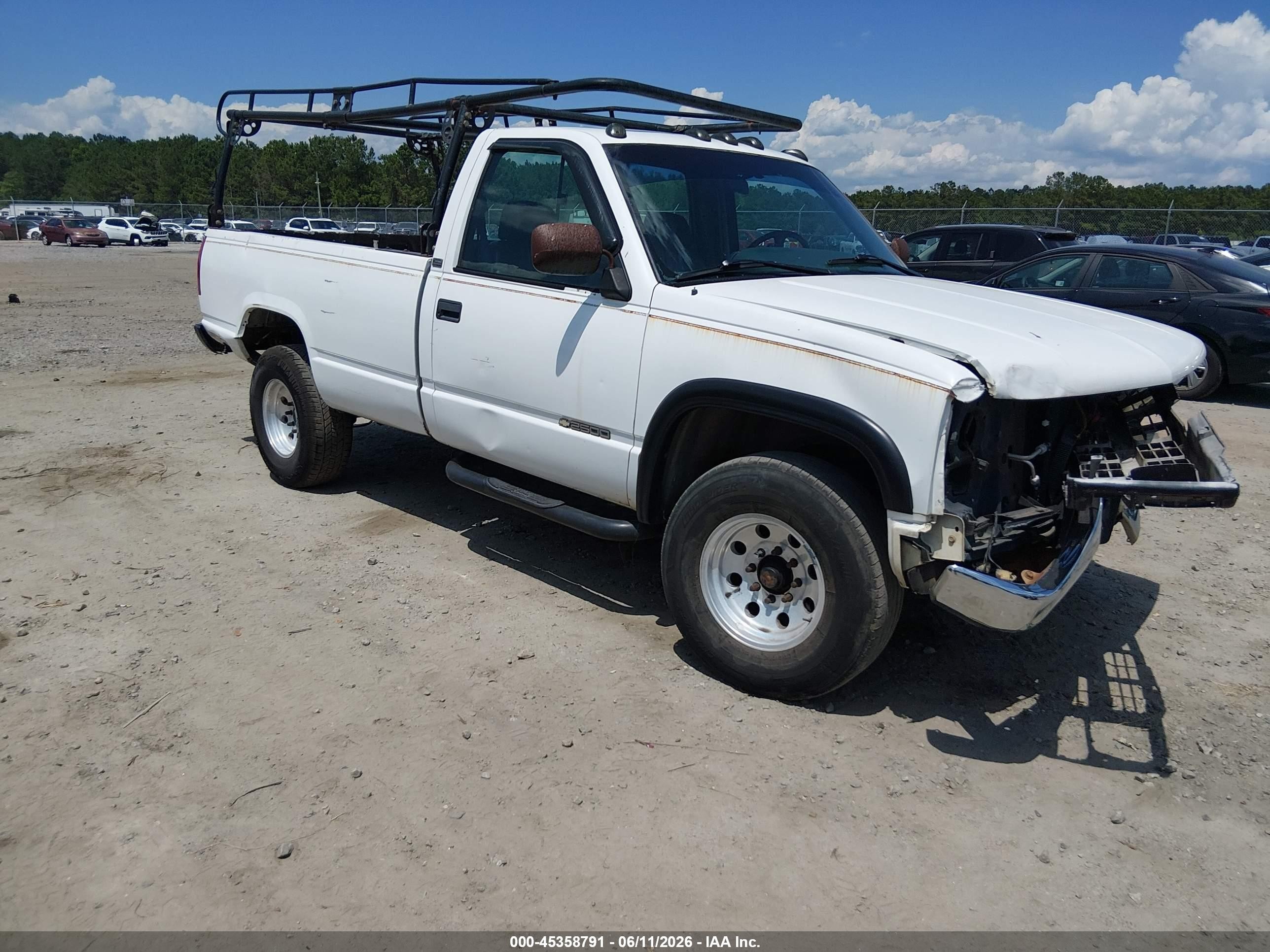 1996 Chevrolet Silverado 2500, VIN 1GCGC24R5TZ219949 — Front end