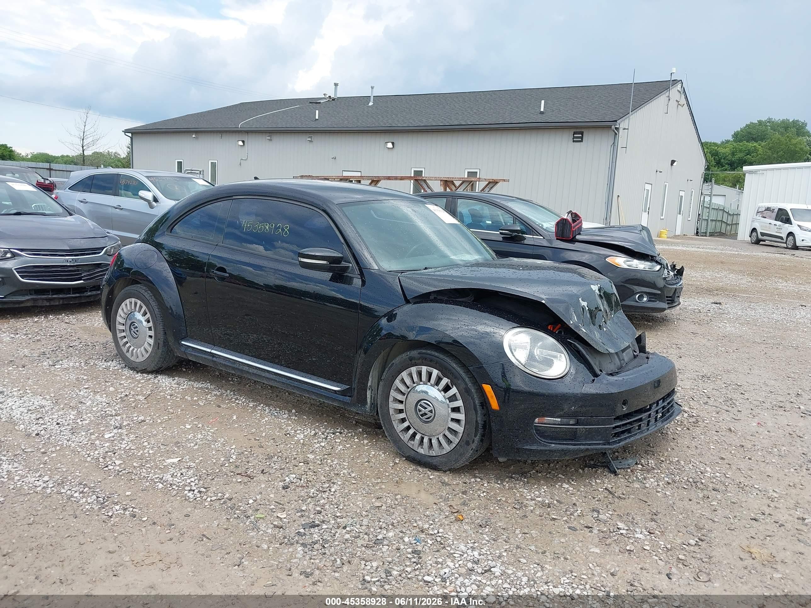 2014 Volkswagen Beetle 2.5L, VIN 3VWJP7AT7EM614417 — Front end