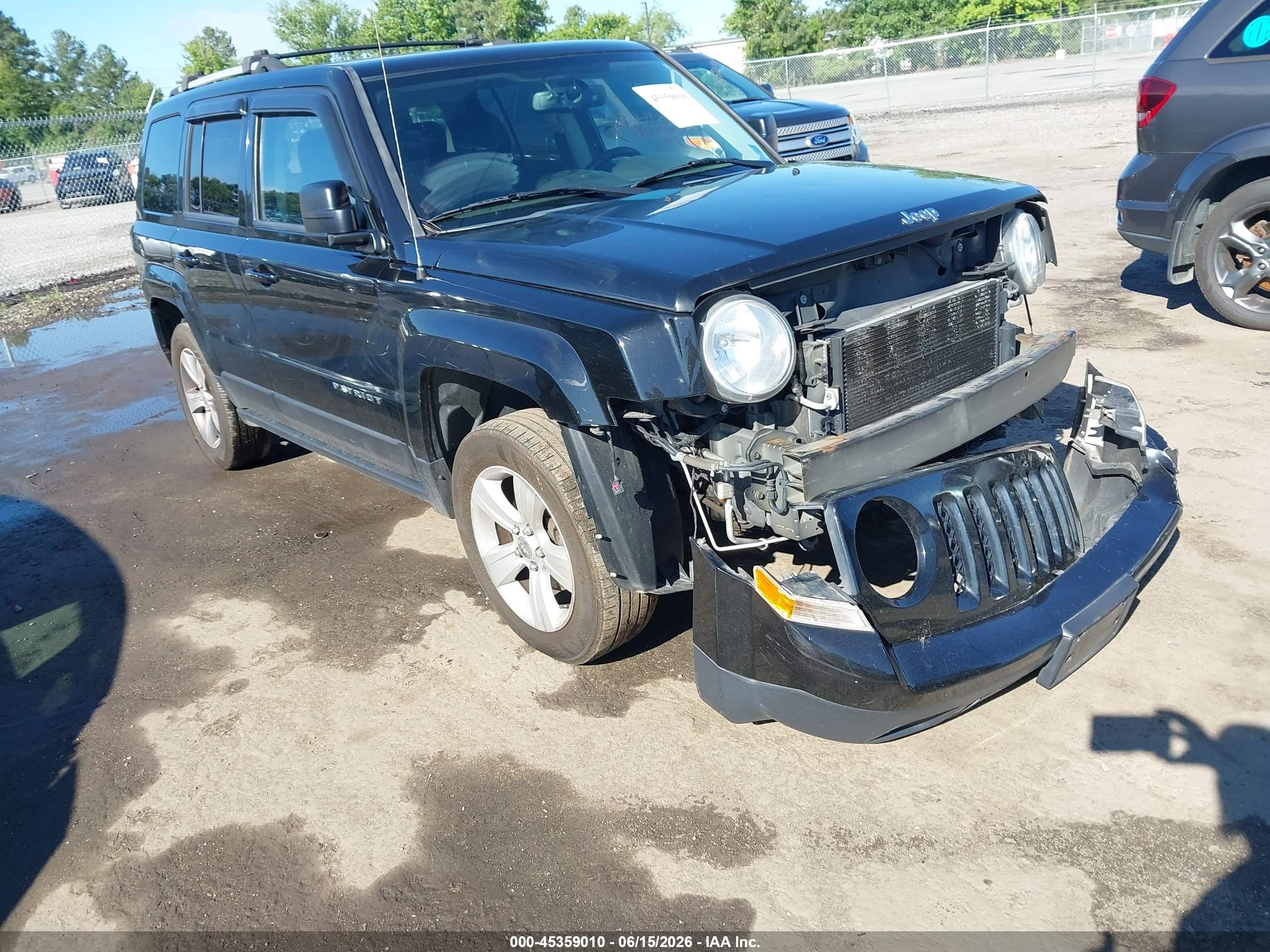 2016 Jeep Patriot Latitude, VIN 1C4NJRFB2GD725523 — Front end