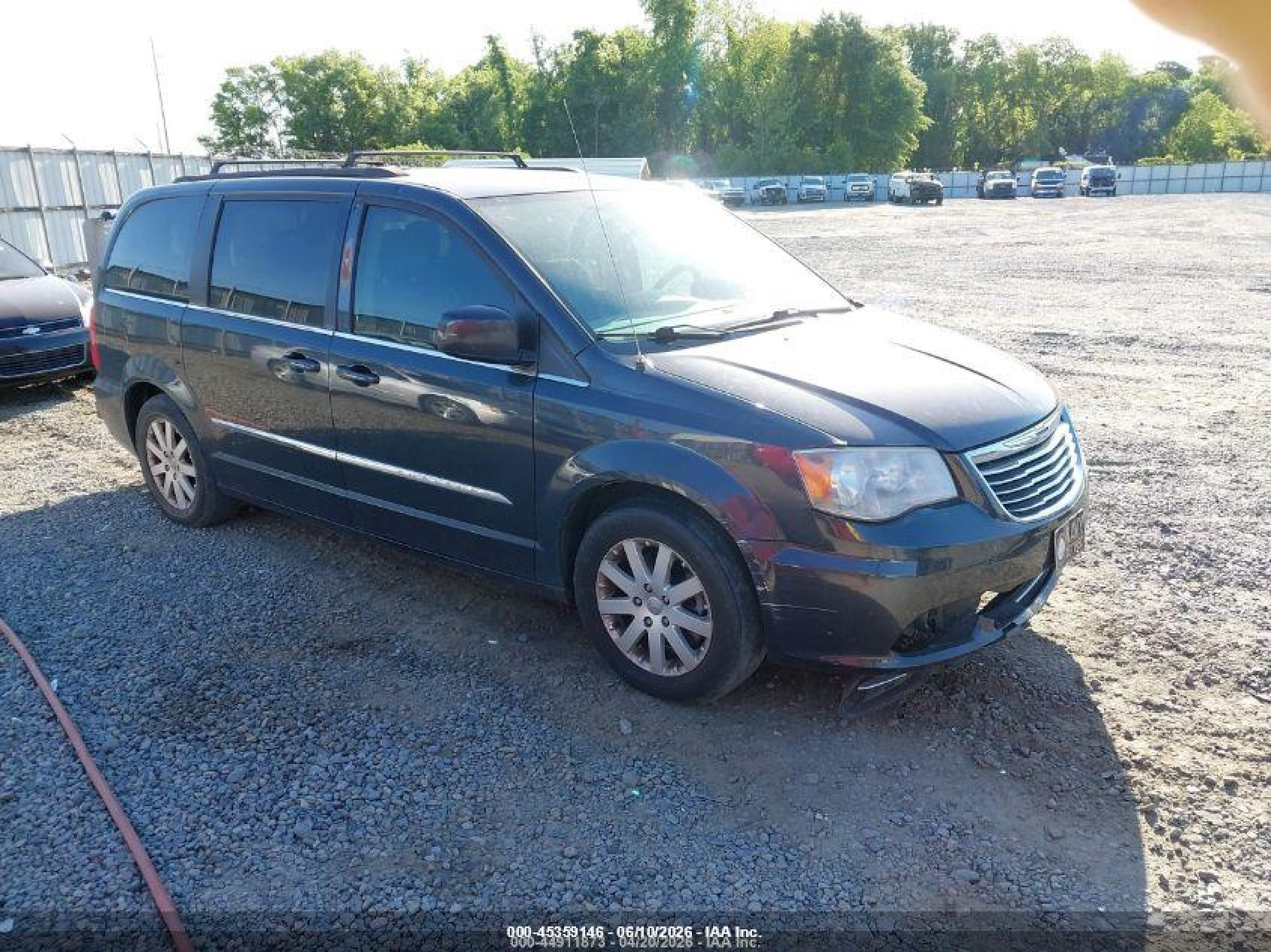 2014 Chrysler Town & Country Touring, VIN 2C4RC1BG0ER221528 — Front end