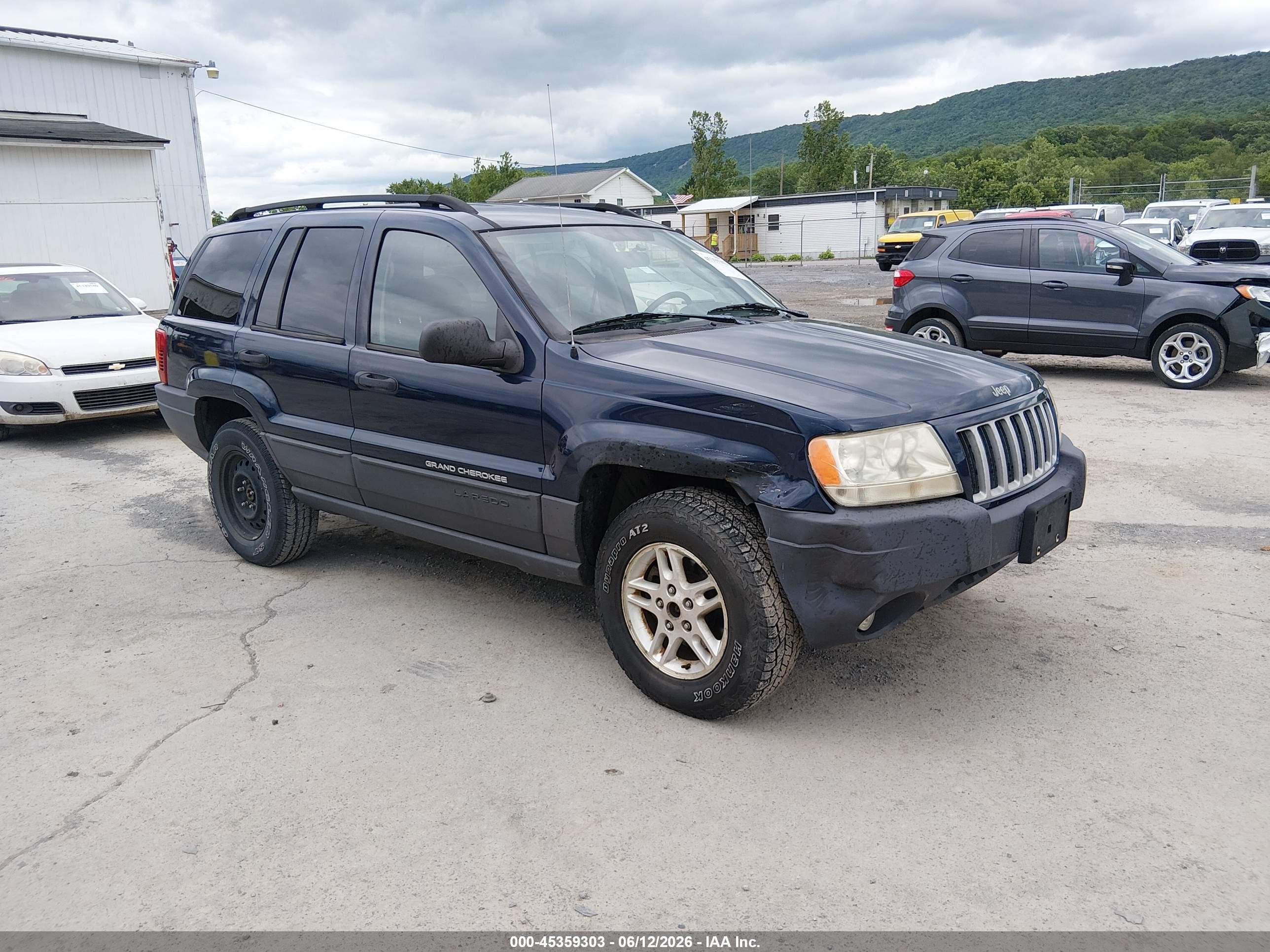 2004 Jeep Grand Cherokee Laredo, VIN 1J4GW48S34C397941 — Front end