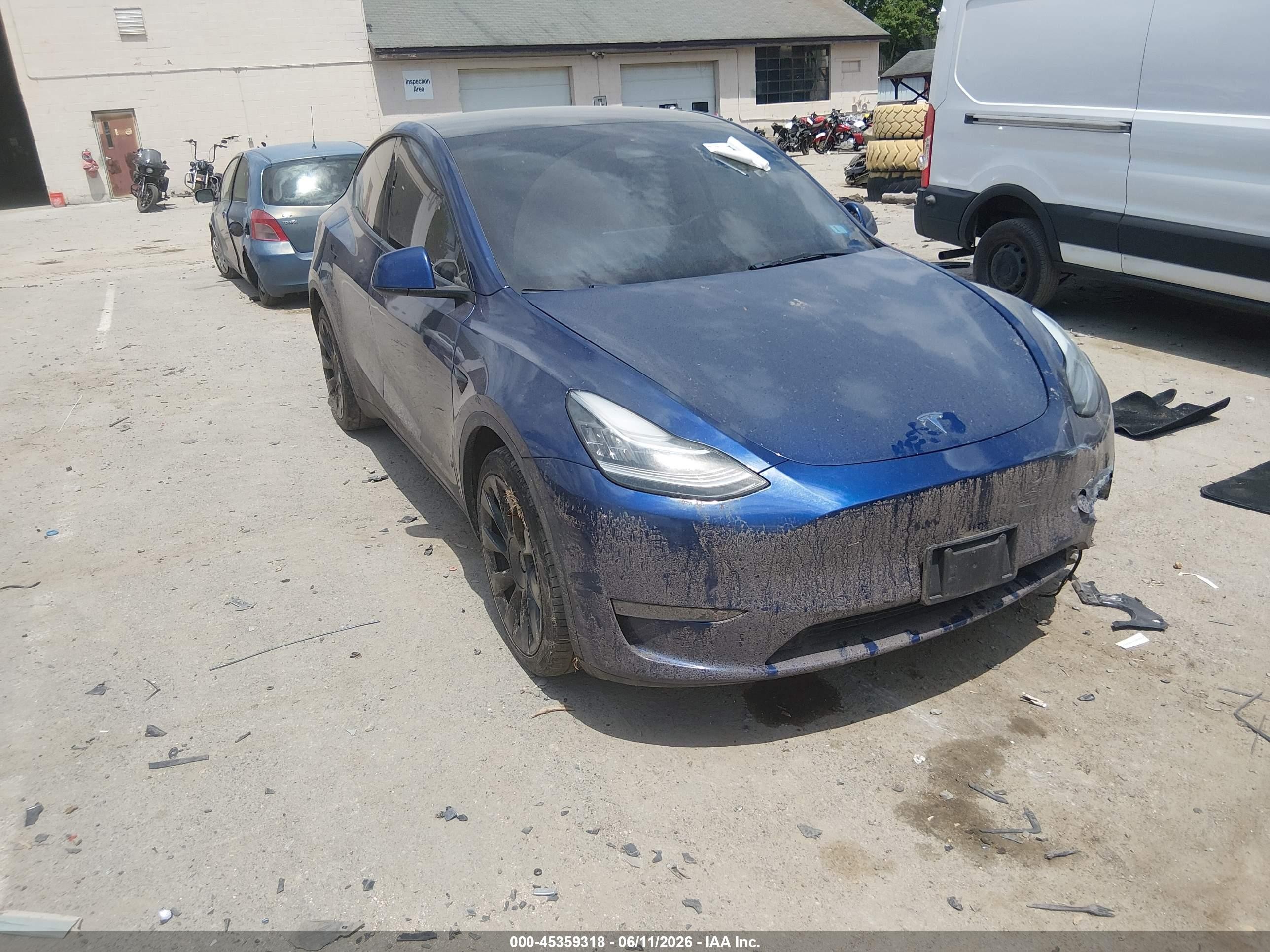 2022 Tesla Model Y Long Range, VIN 7SAYGDEE6NF481037 — Rear end