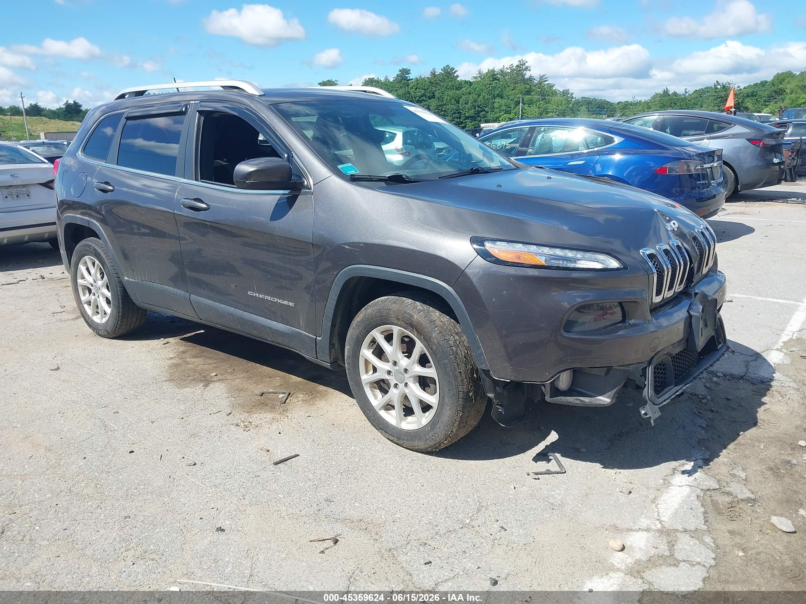 2014 Jeep Cherokee Latitude, VIN 1C4PJMCB3EW147076 — Side