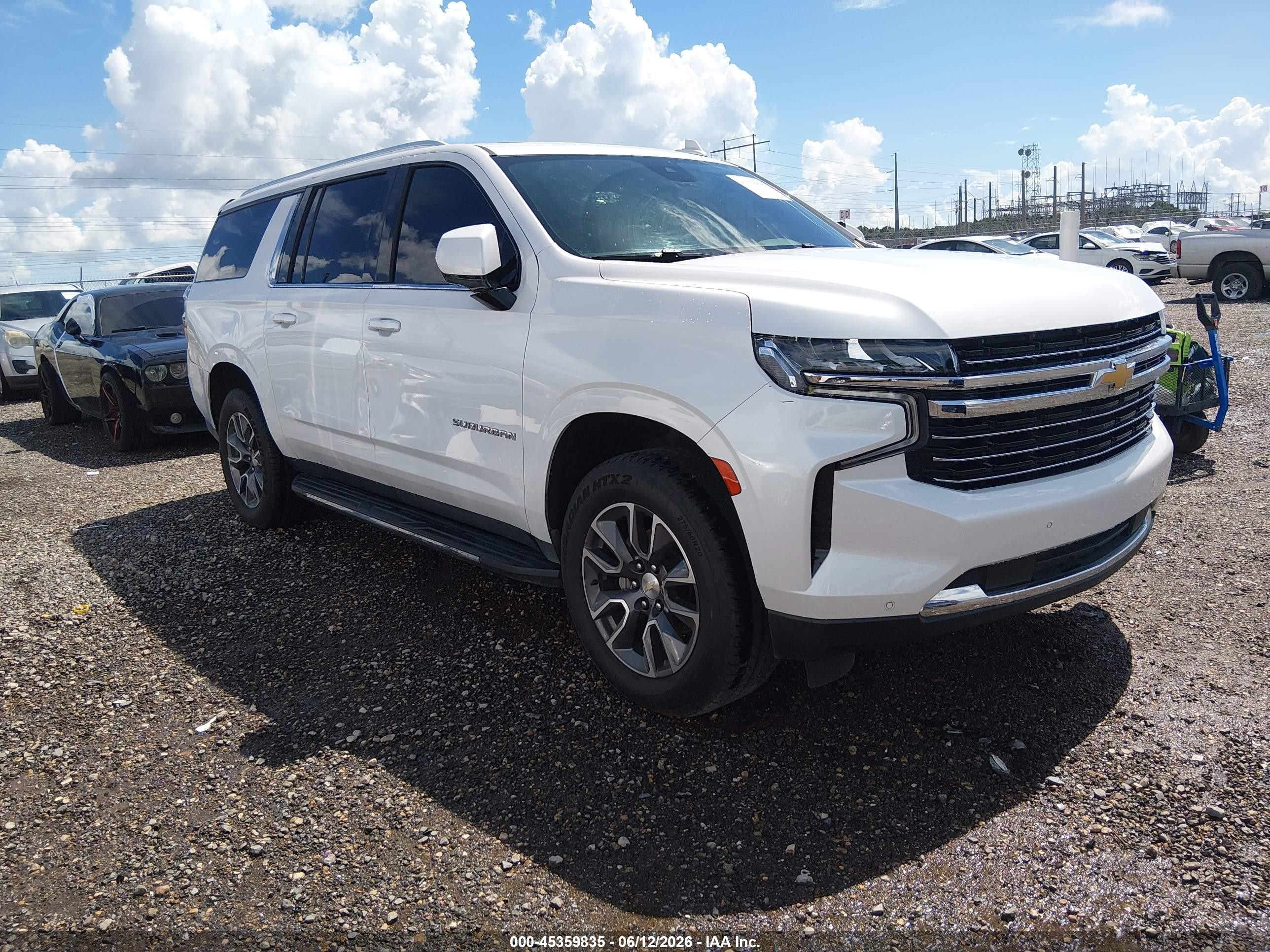 2023 Chevrolet Suburban LT, VIN 1GNSCCKD2PR243243 — Front end