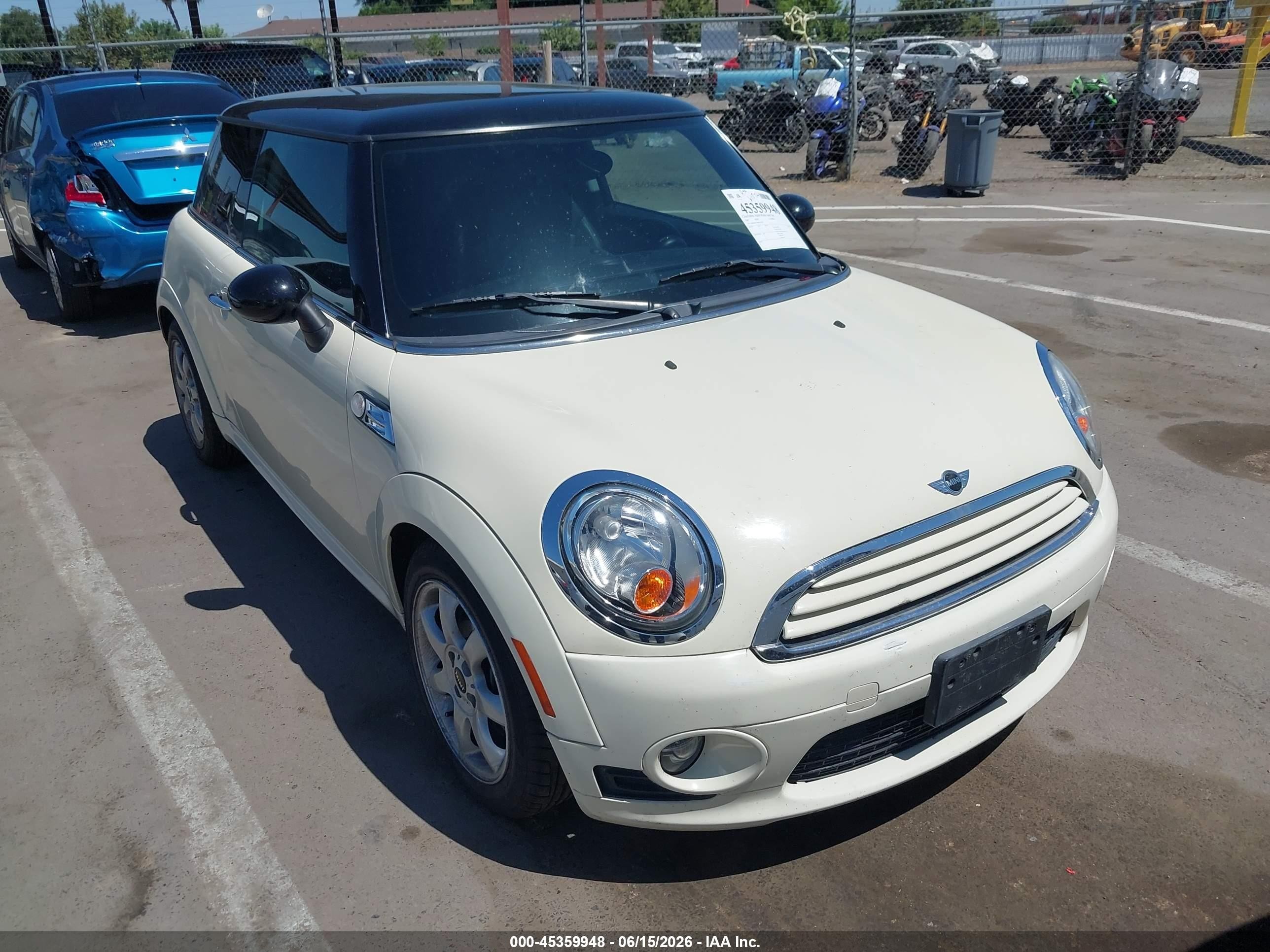 2009 MINI Hardtop, VIN WMWMF33599TU75759 — Фото с аукциона 1 of 5
