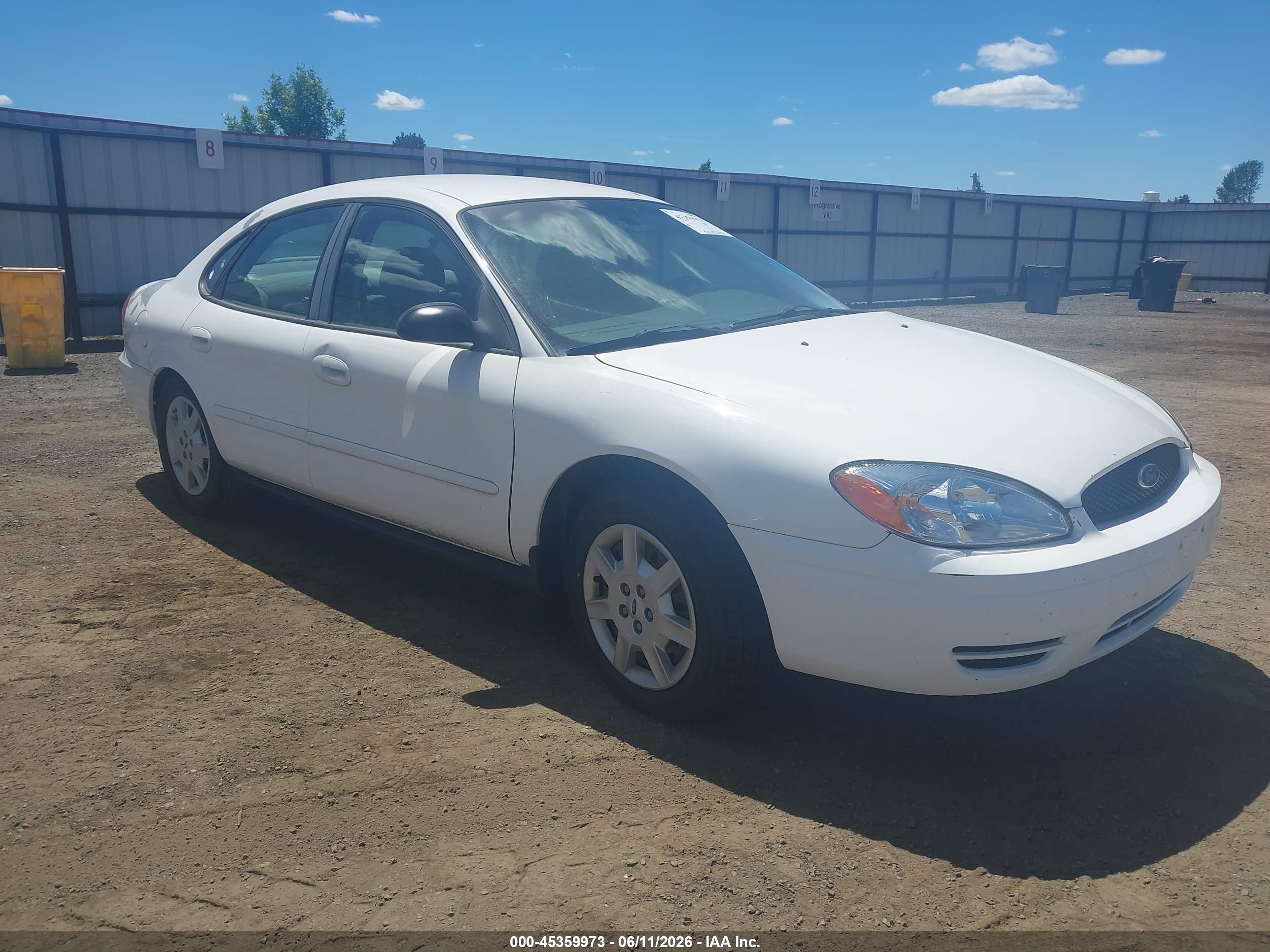 2004 Ford Taurus SE, VIN 1FAFP53U24A160517 — Side