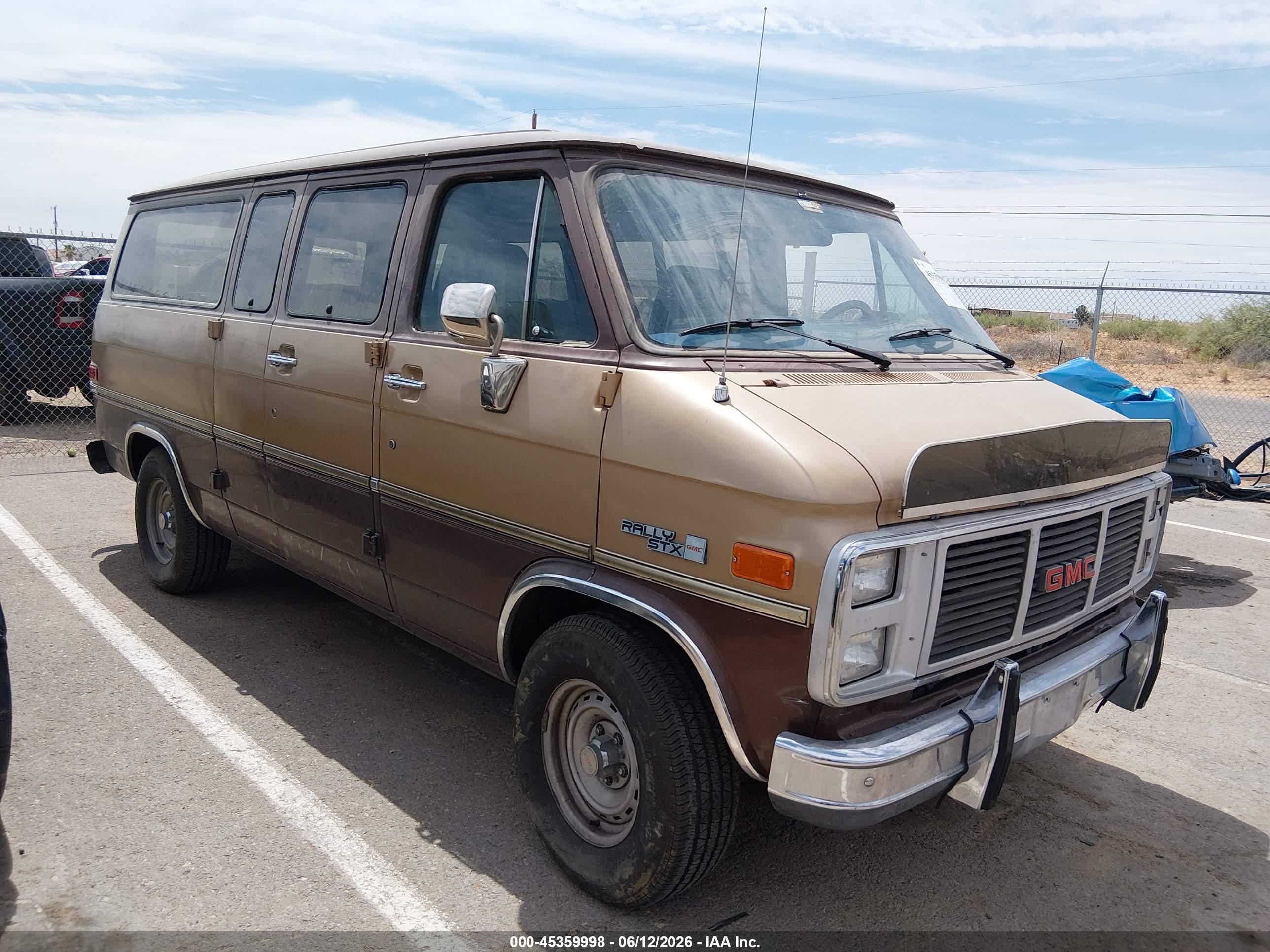 1988 GMC Rally, VIN 1GKEG25K3J7507205 — Normal wear