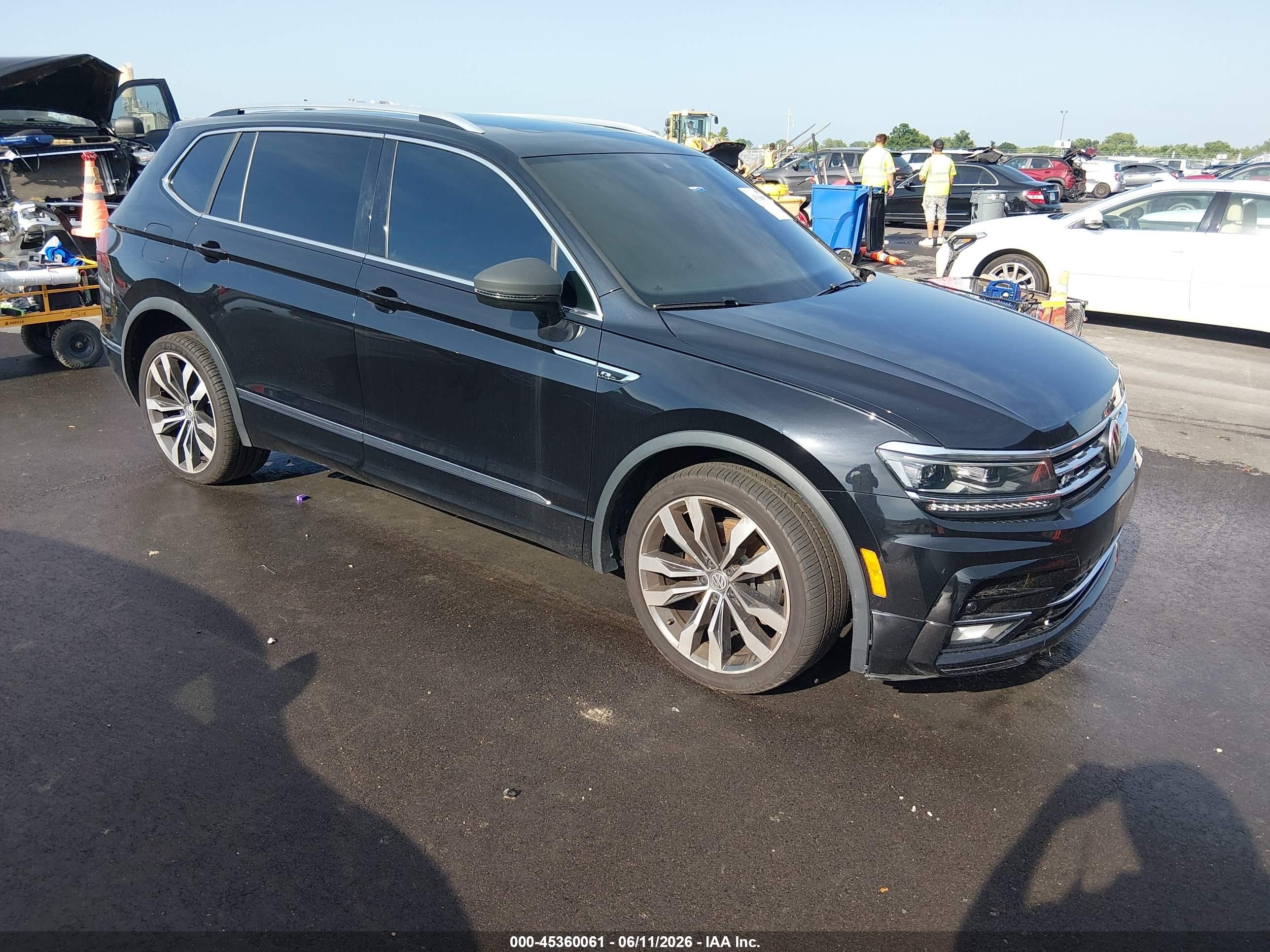 2018 Volkswagen Tiguan SEL Premium, VIN 3VV4B7AX7JM161624 — Пожар в салоне