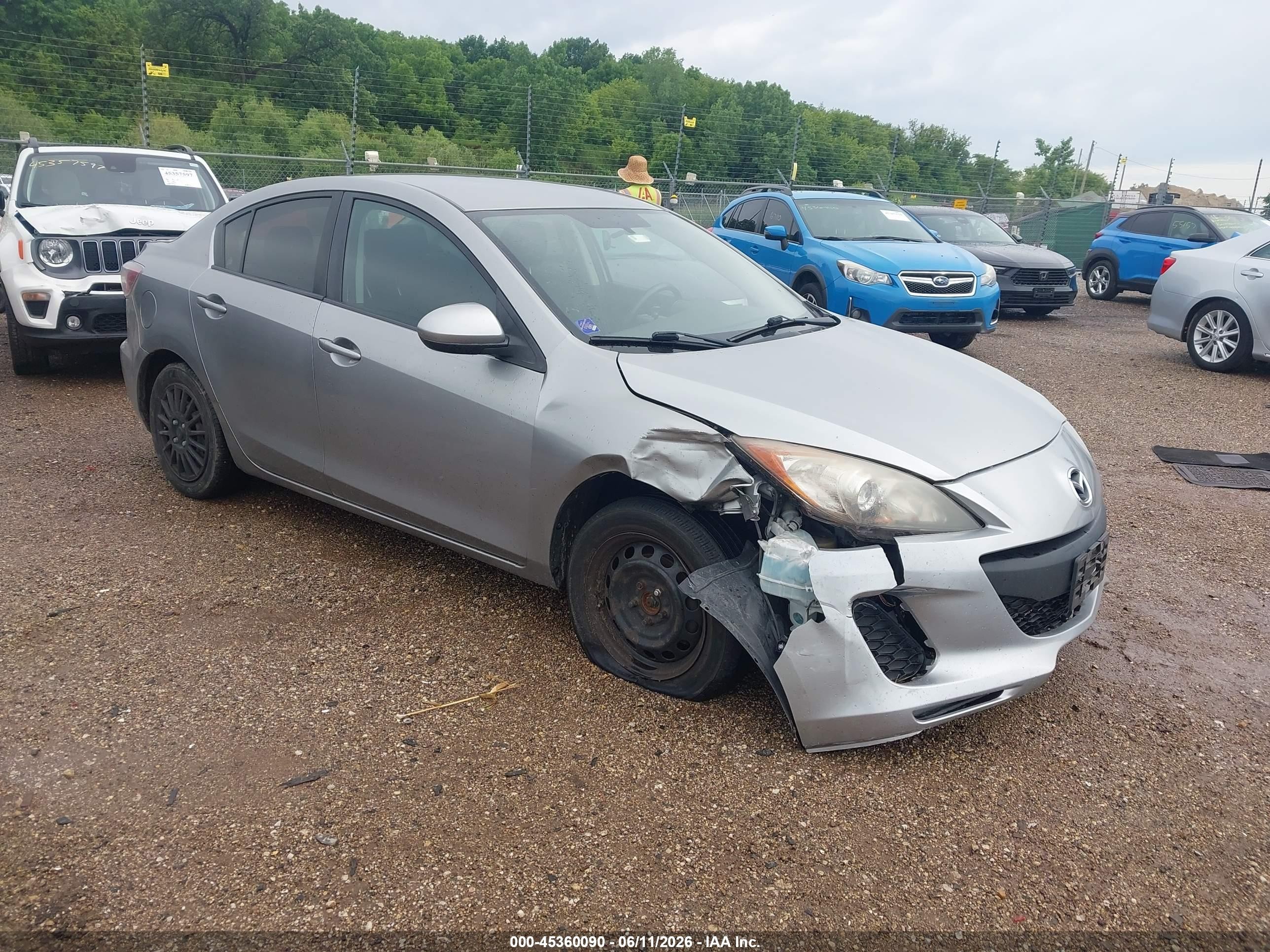 2013 Mazda 3 i SV, VIN JM1BL1TF0D1766509 — Front end
