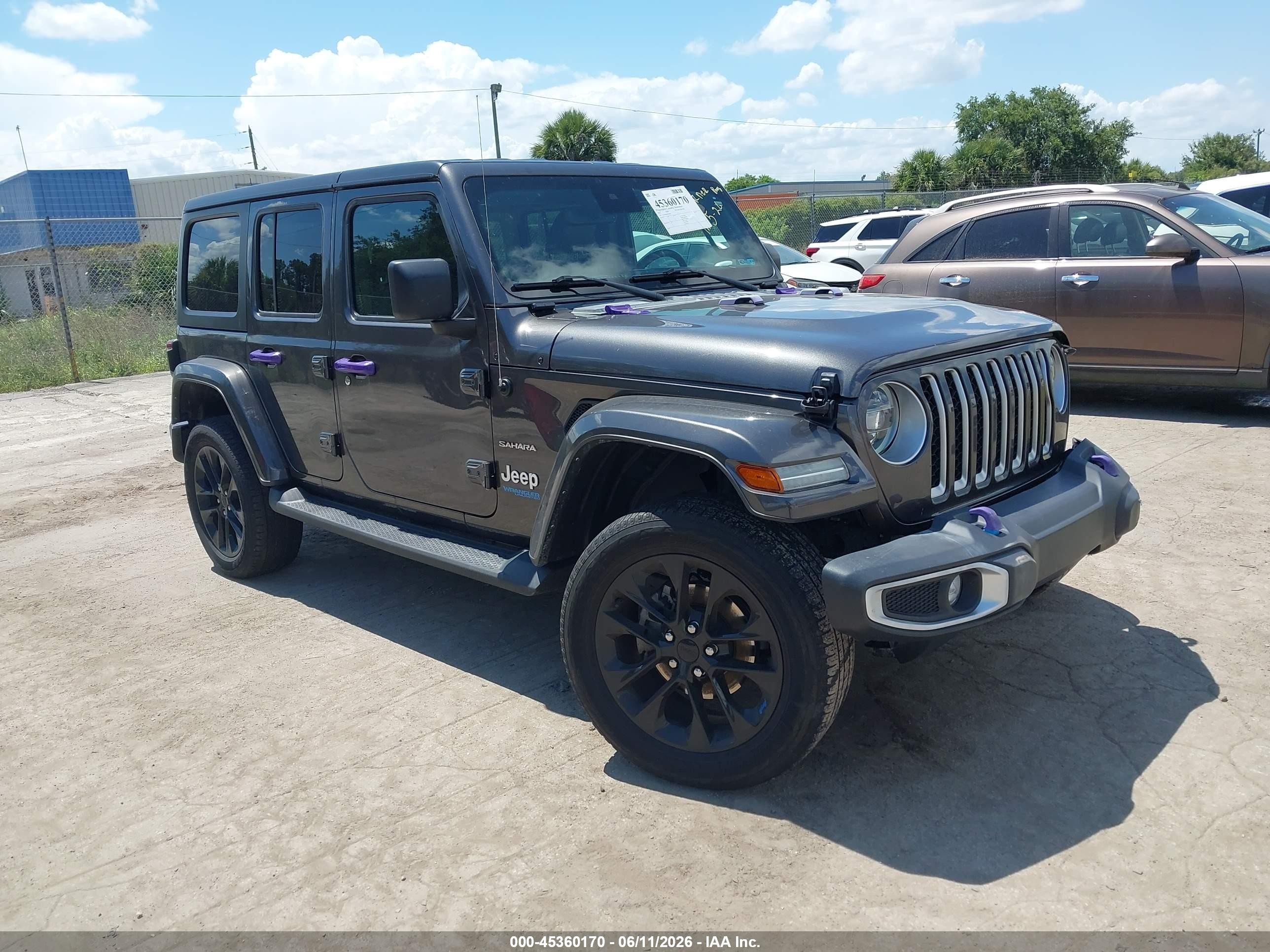 2022 Jeep Wrangler Unlimited Sahara, VIN 1C4JJXP66NW258502 — Front end