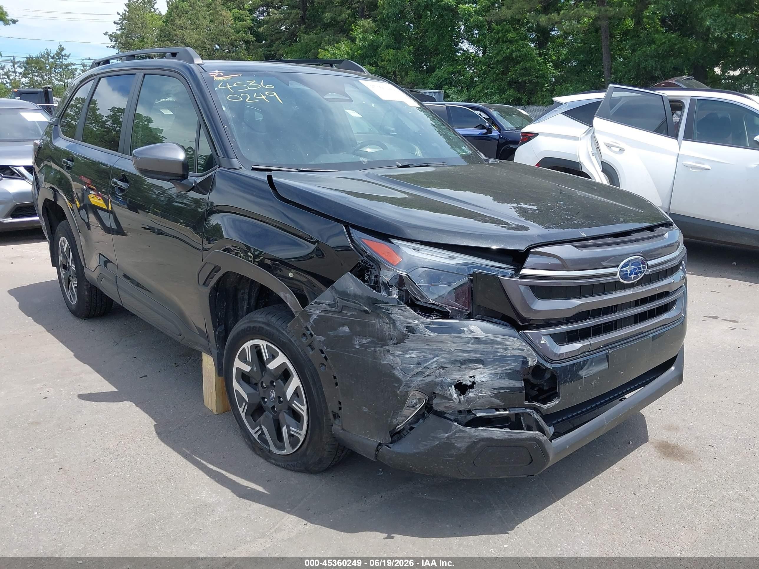 2025 Subaru Forester Premium, VIN JF2SLDBCXSH438206 — Front end