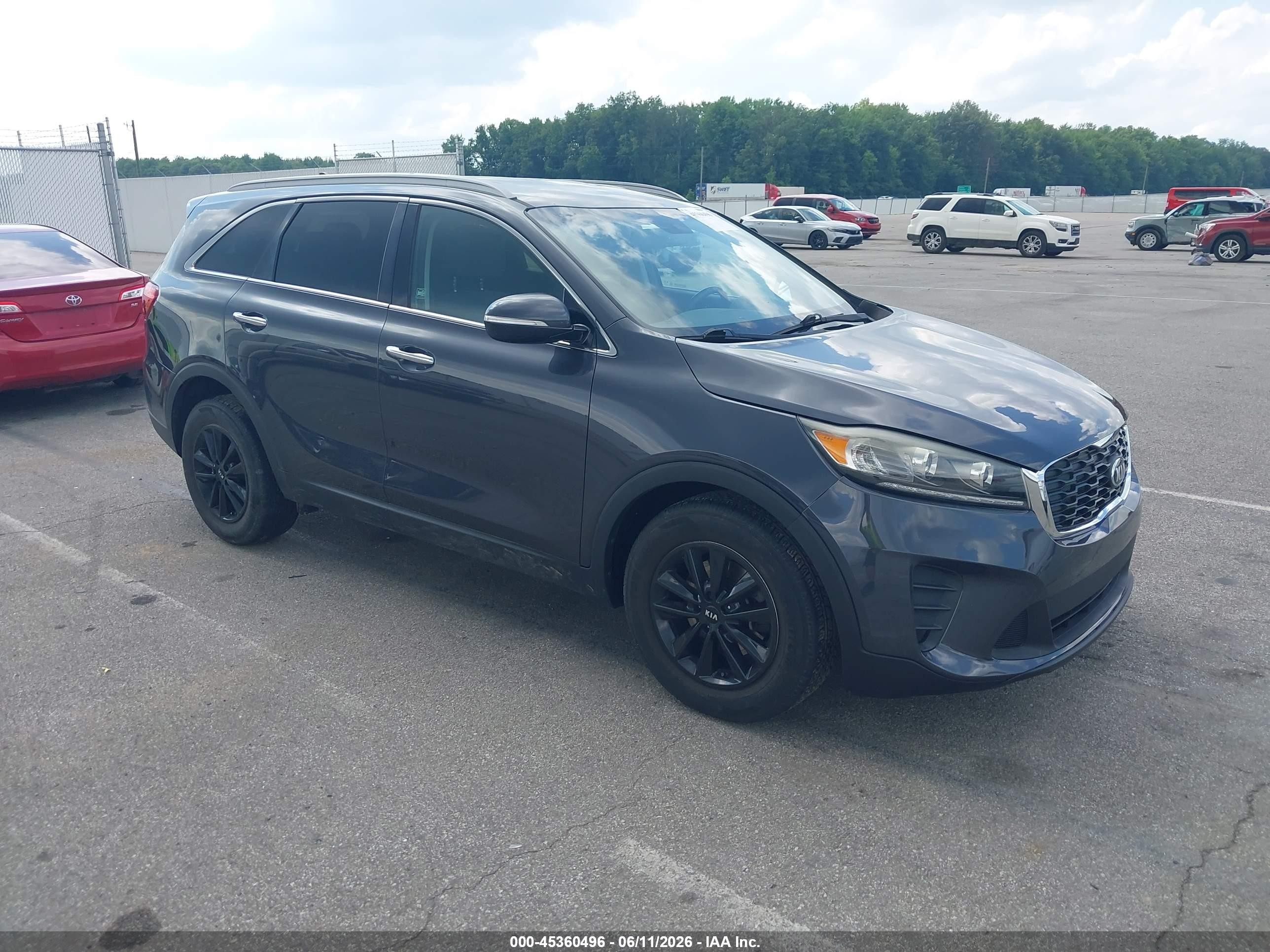 2019 Kia Sorento LX, VIN 5XYPG4A3XKG441819 — Front end